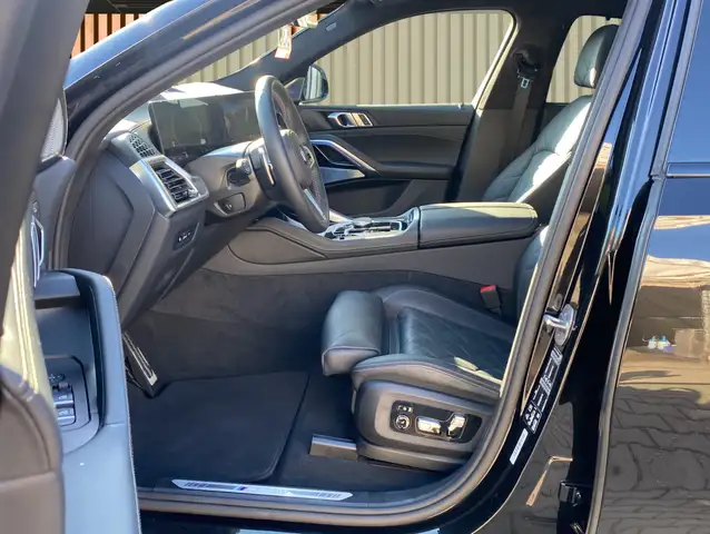 BMW X6 M view 5