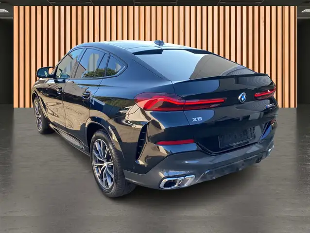 BMW X6 M view 10