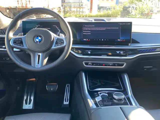 BMW X6 M view 9