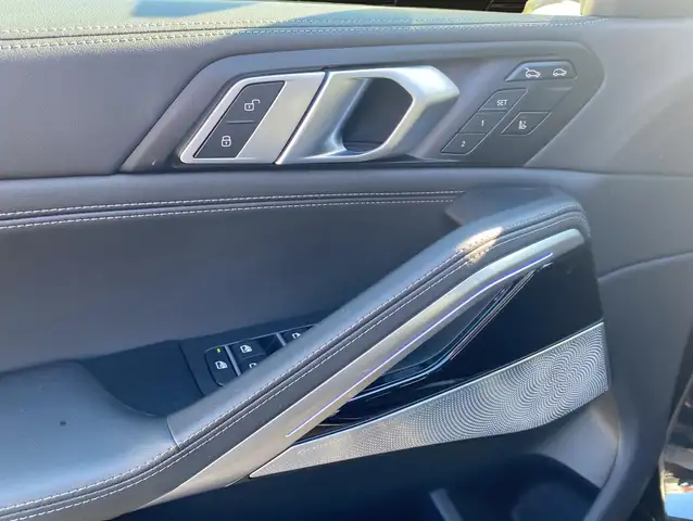 BMW X6 M view 4