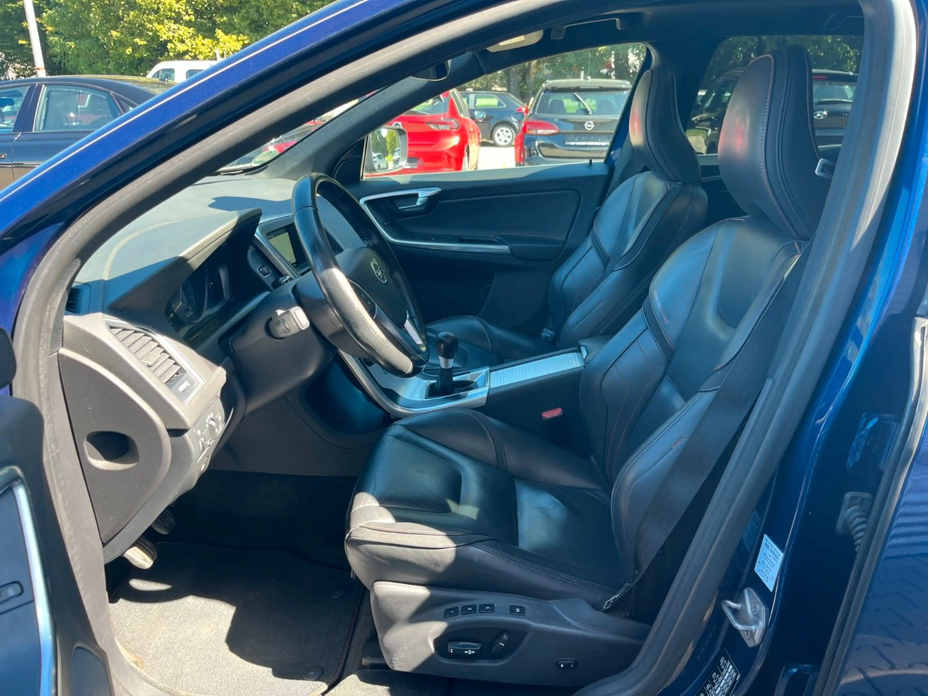 Volvo XC60 D4 AWD Ocean,Klimaautomatik,Pano,Kamera,Ahk — photo 8