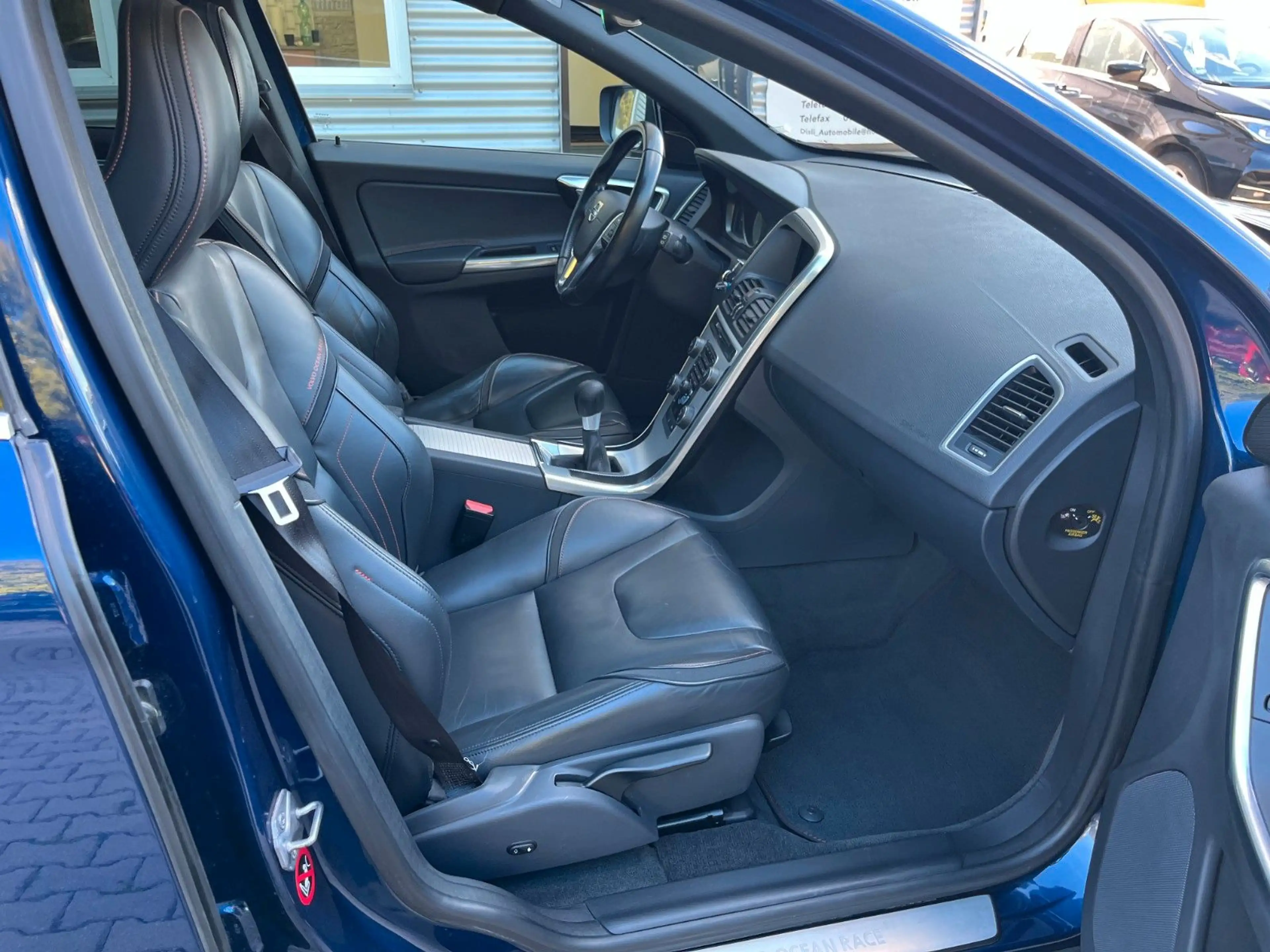 Volvo XC60 D4 AWD Ocean,Klimaautomatik,Pano,Kamera,Ahk — photo 12