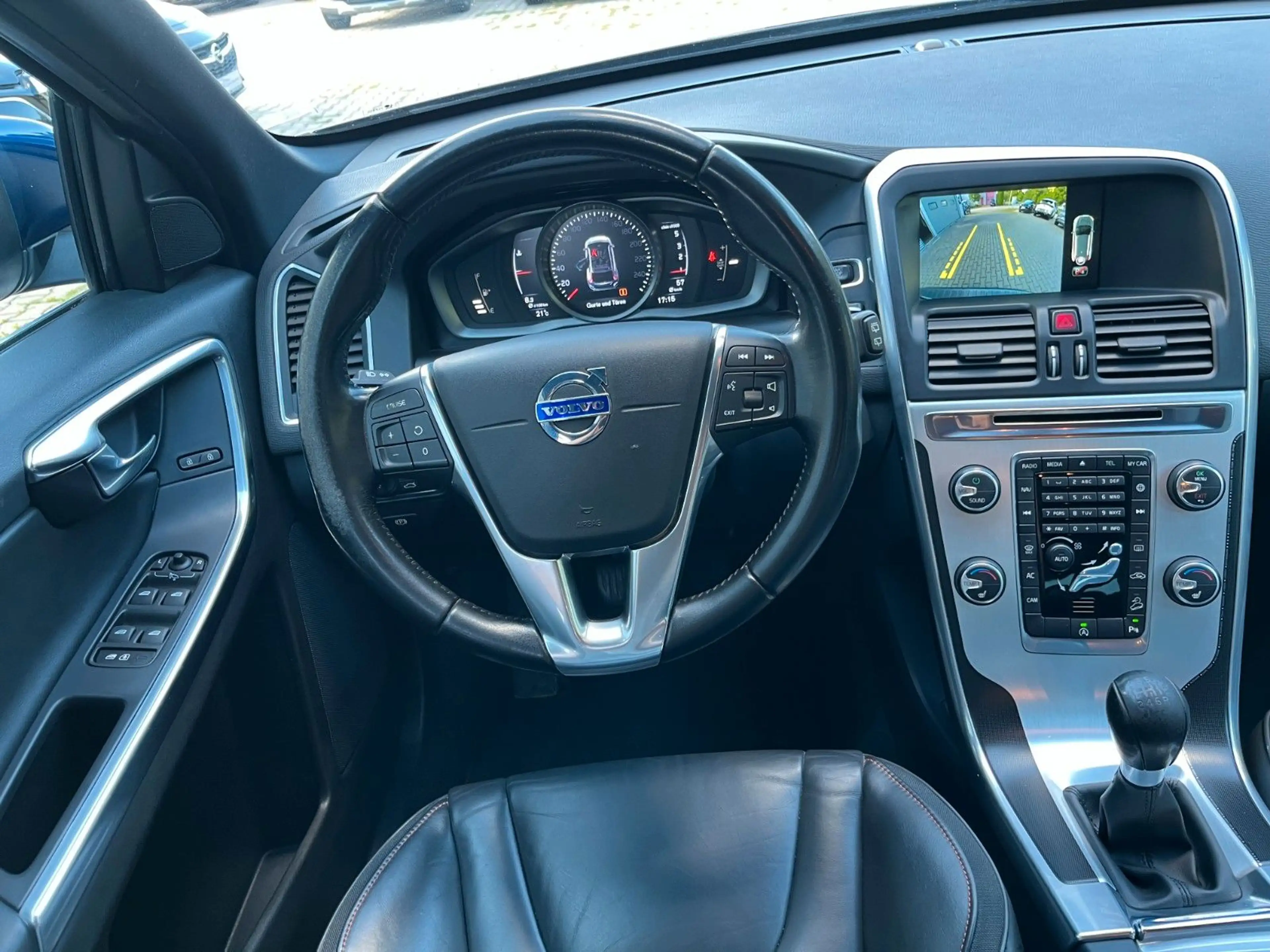 Volvo XC60 D4 AWD Ocean,Klimaautomatik,Pano,Kamera,Ahk — photo 5