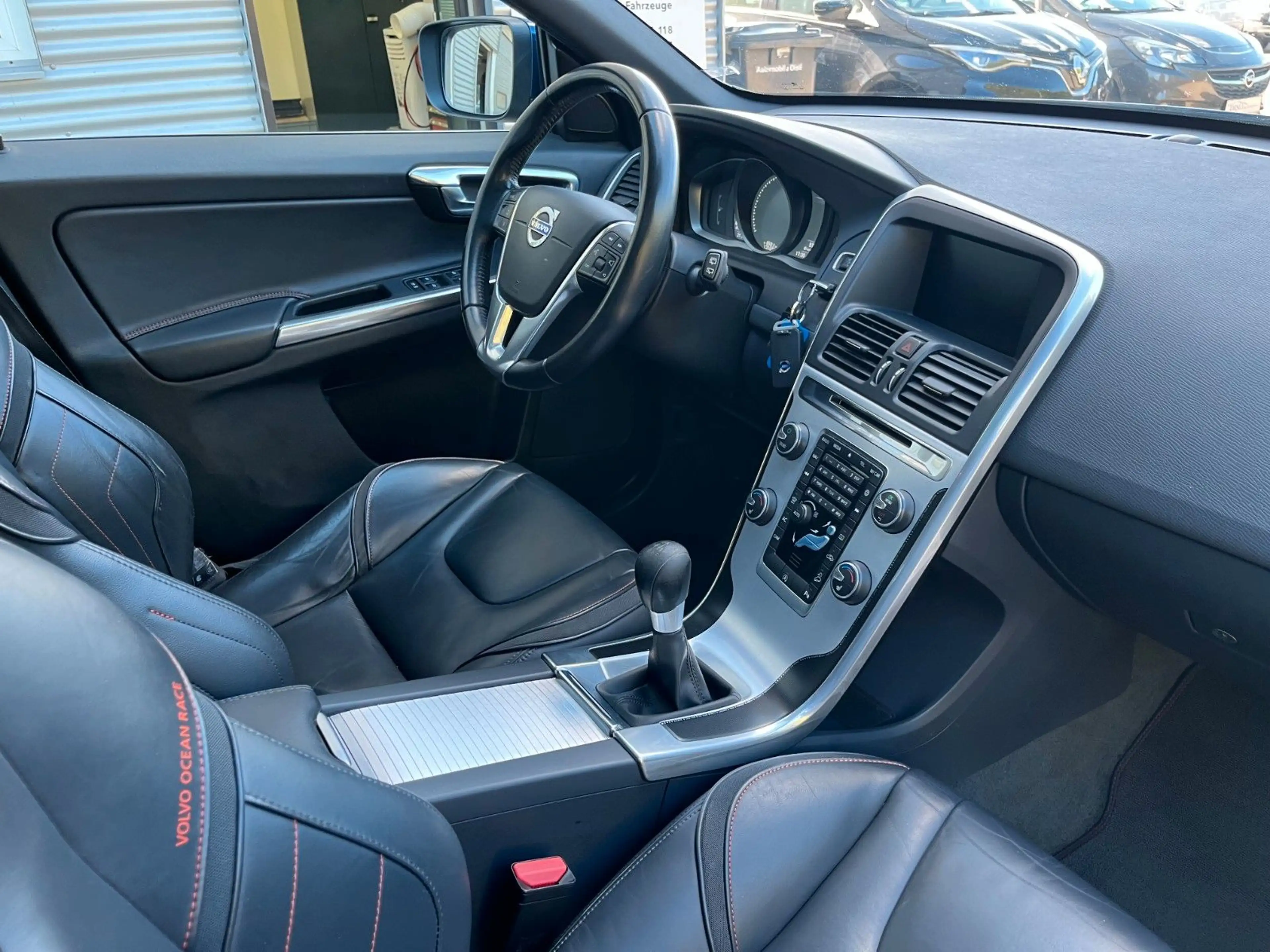 Volvo XC60 D4 AWD Ocean,Klimaautomatik,Pano,Kamera,Ahk — photo 13