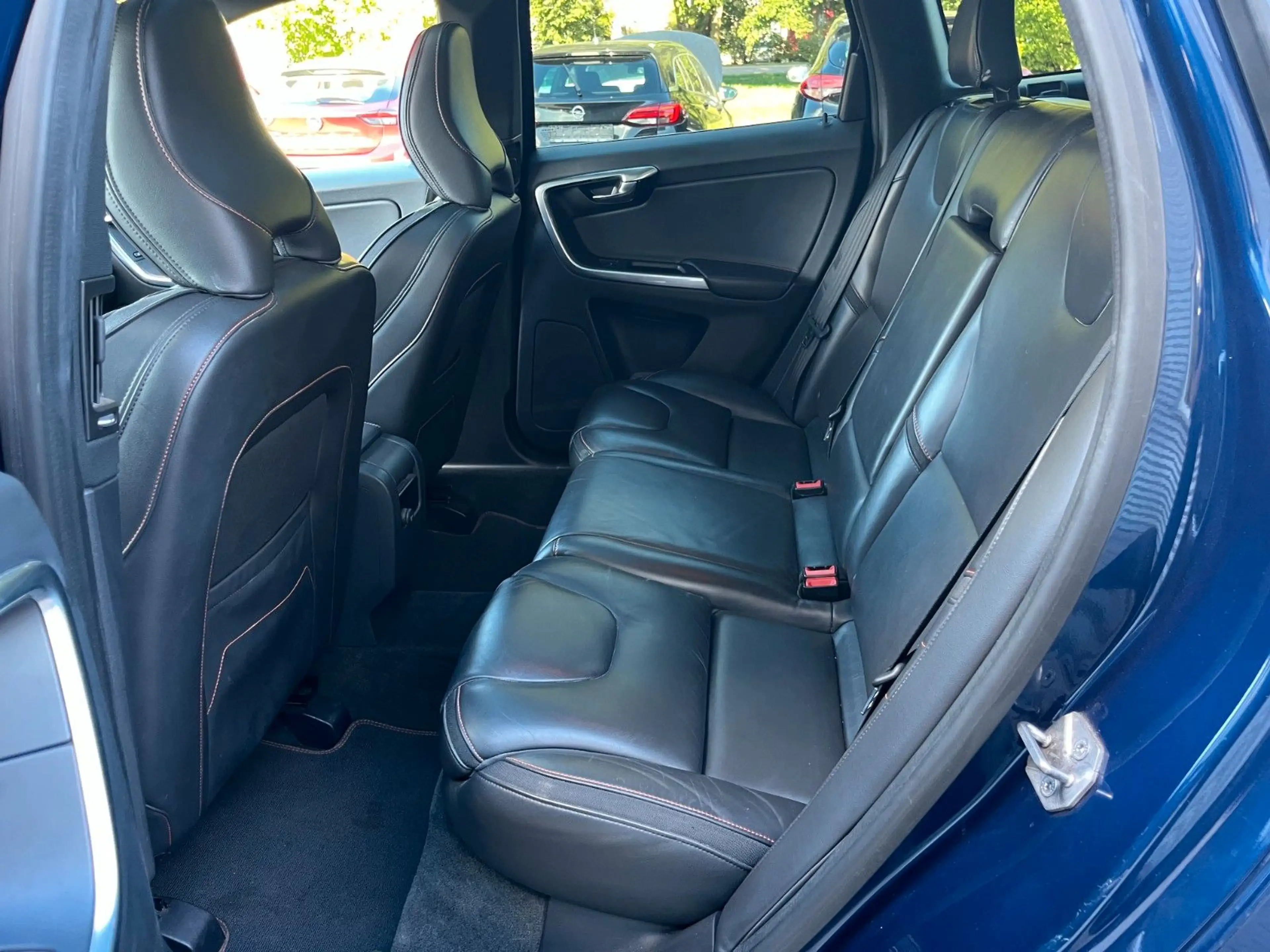 Volvo XC60 D4 AWD Ocean,Klimaautomatik,Pano,Kamera,Ahk — photo 11