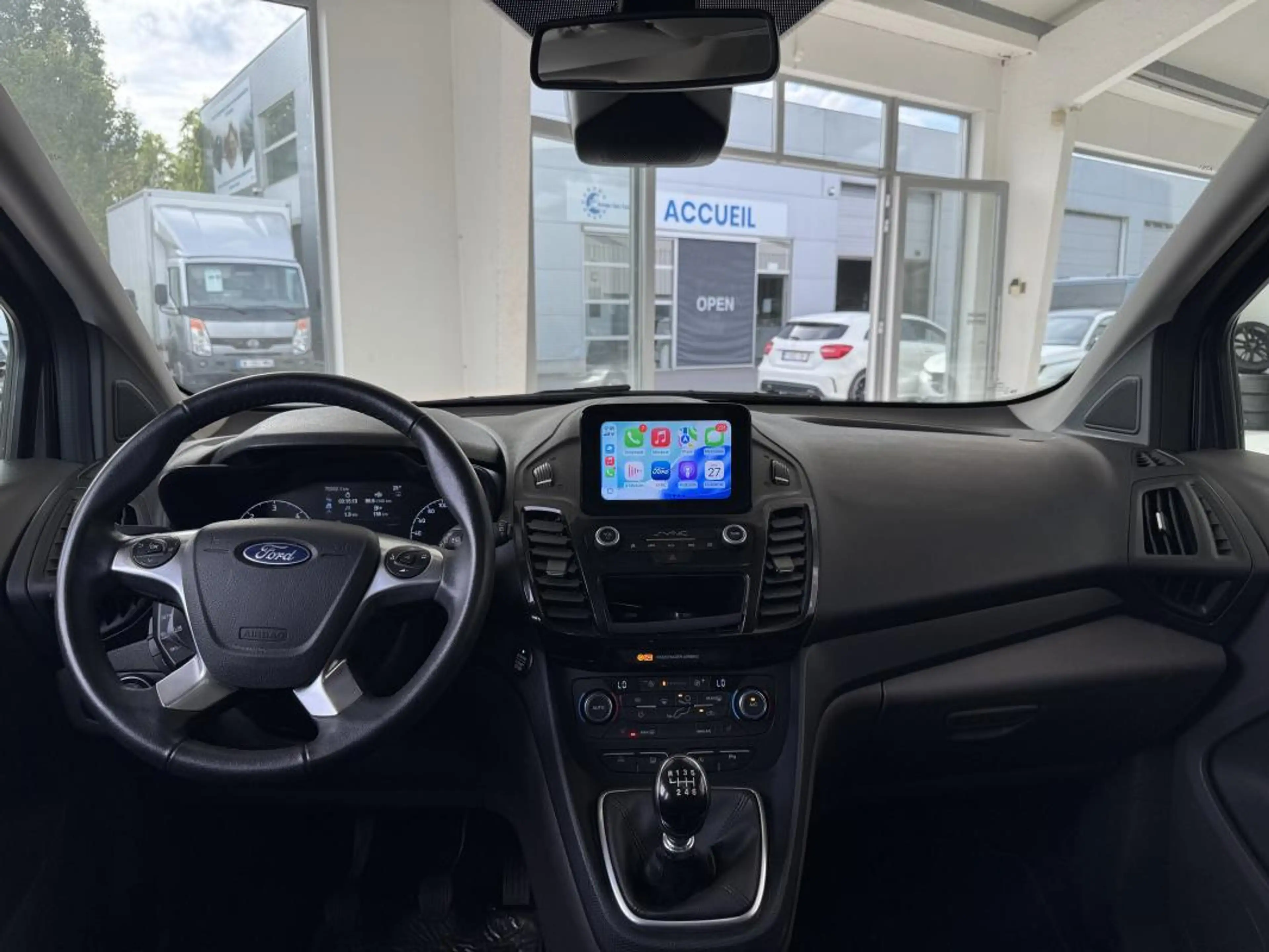 Ford Tourneo CONNECT 120CH CARPLAY 1ÈRE MAIN 7PLACES GAR 12M — photo 9