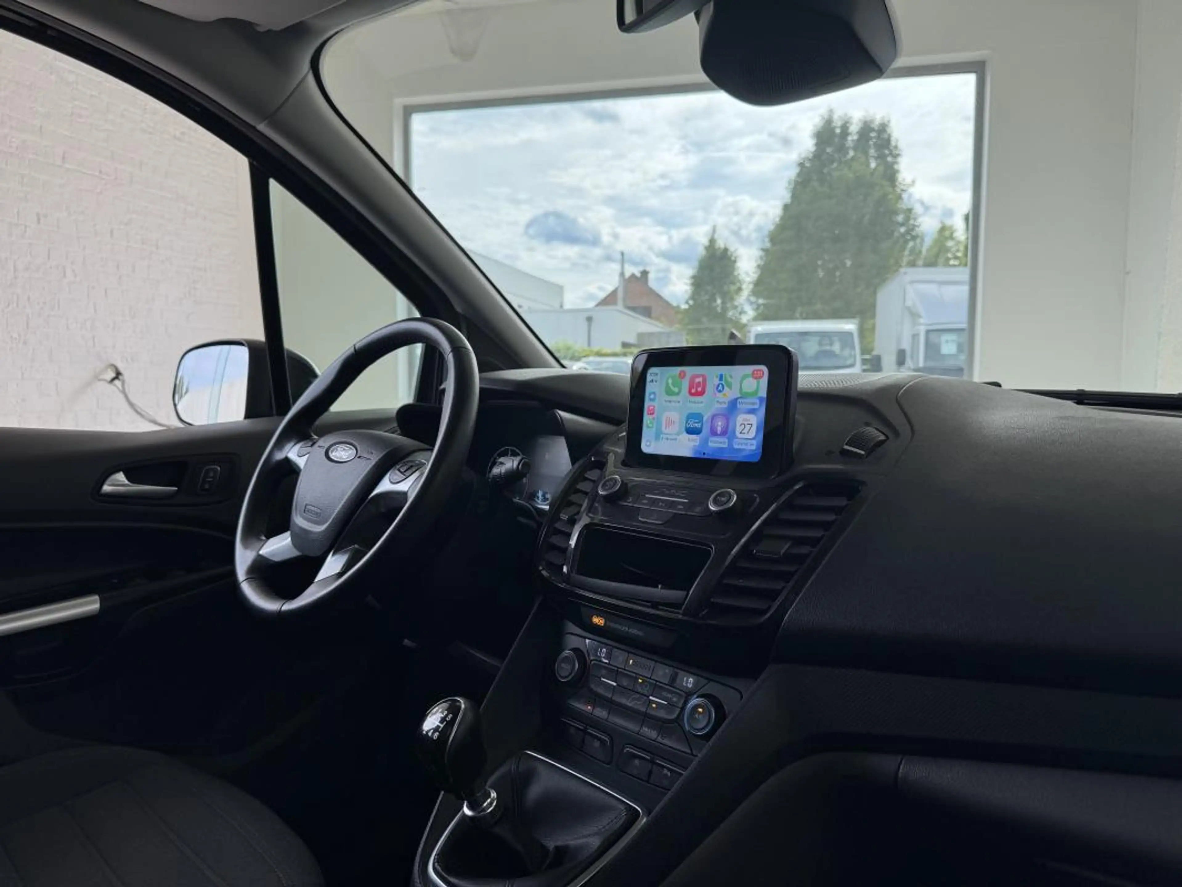 Ford Tourneo CONNECT 120CH CARPLAY 1ÈRE MAIN 7PLACES GAR 12M — photo 8