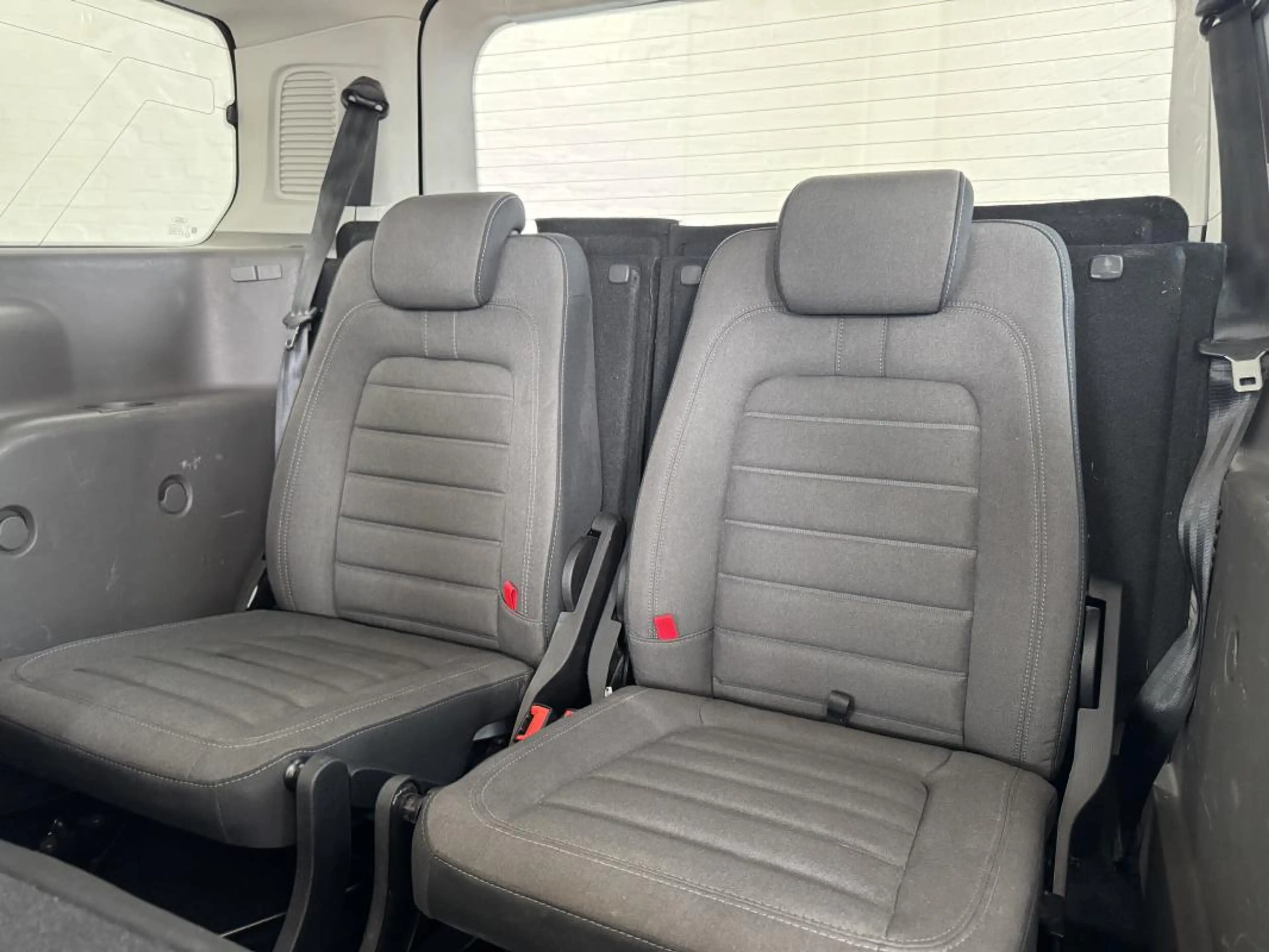 Ford Tourneo CONNECT 120CH CARPLAY 1ÈRE MAIN 7PLACES GAR 12M — photo 7