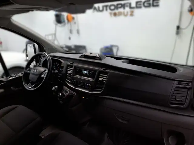 Ford Transit Custom view 11