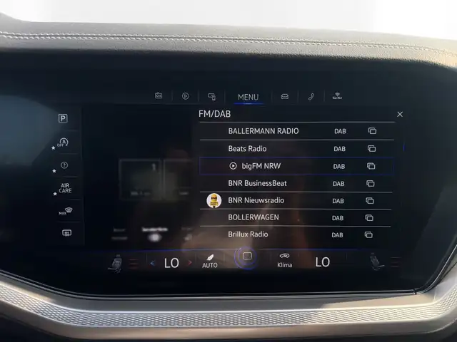 Volkswagen Touareg view 13