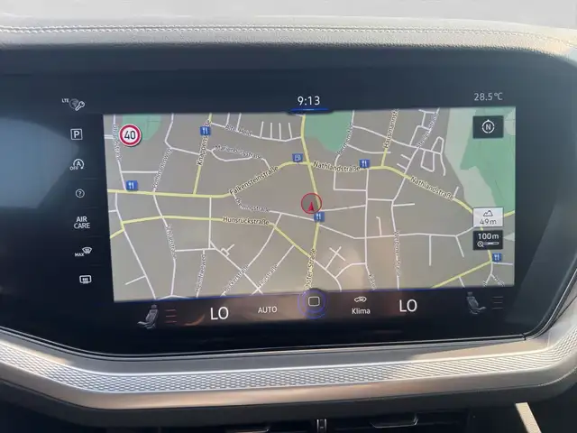 Volkswagen Touareg view 12