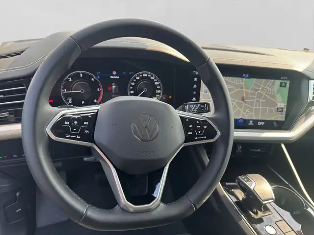 Volkswagen Touareg view 9