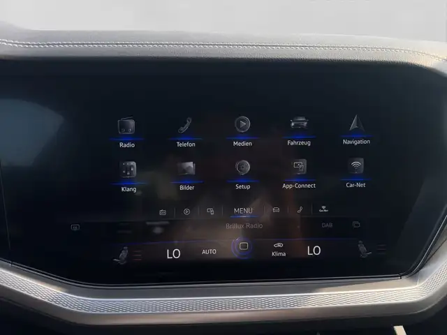 Volkswagen Touareg view 14