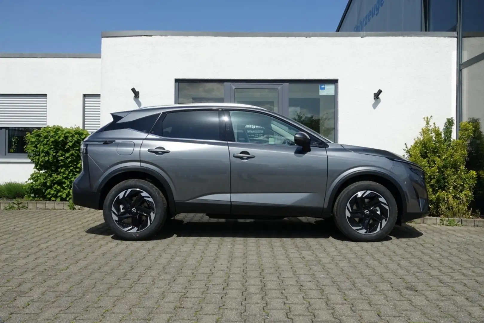 Nissan Qashqai N-Connecta 4x4 Pano/Winter+Komfort-P/AHK Grau - 2