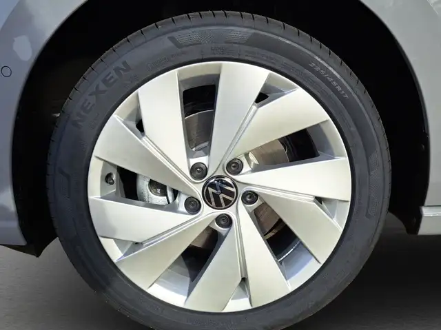 Volkswagen Golf view 13