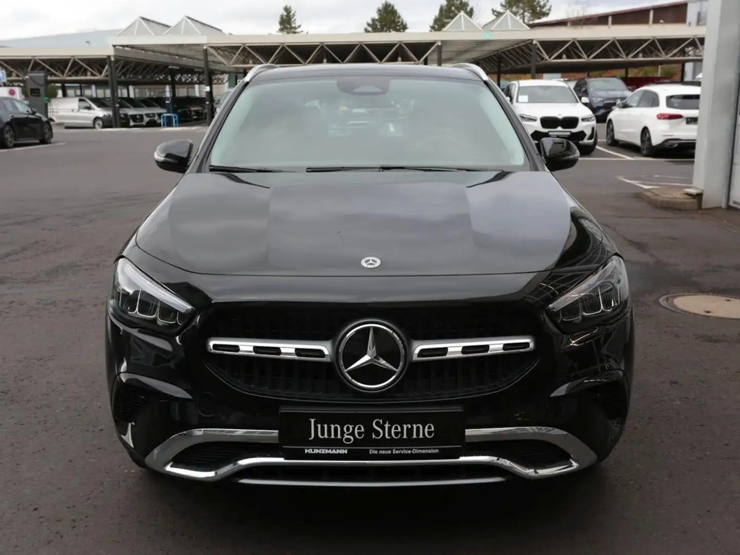 Mercedes-Benz GLA 180 Progressive Navi AHK Kamera Lenkradhzg Schwarz - 2