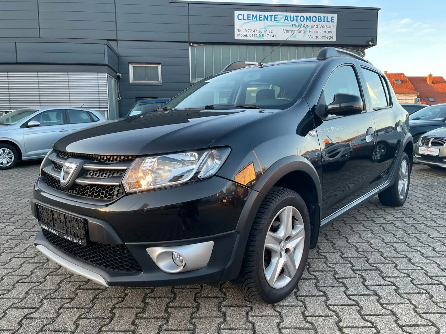 Dacia Sandero II Stepway Prestige *Klima*Navi*1 Hand* Schwarz - 1