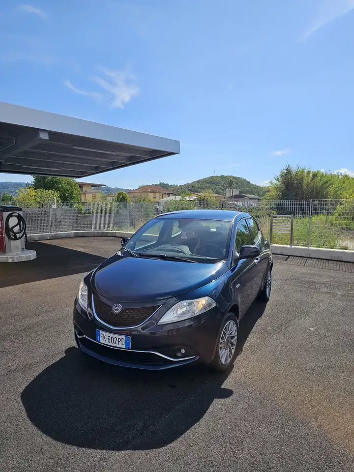 Lancia Ypsilon