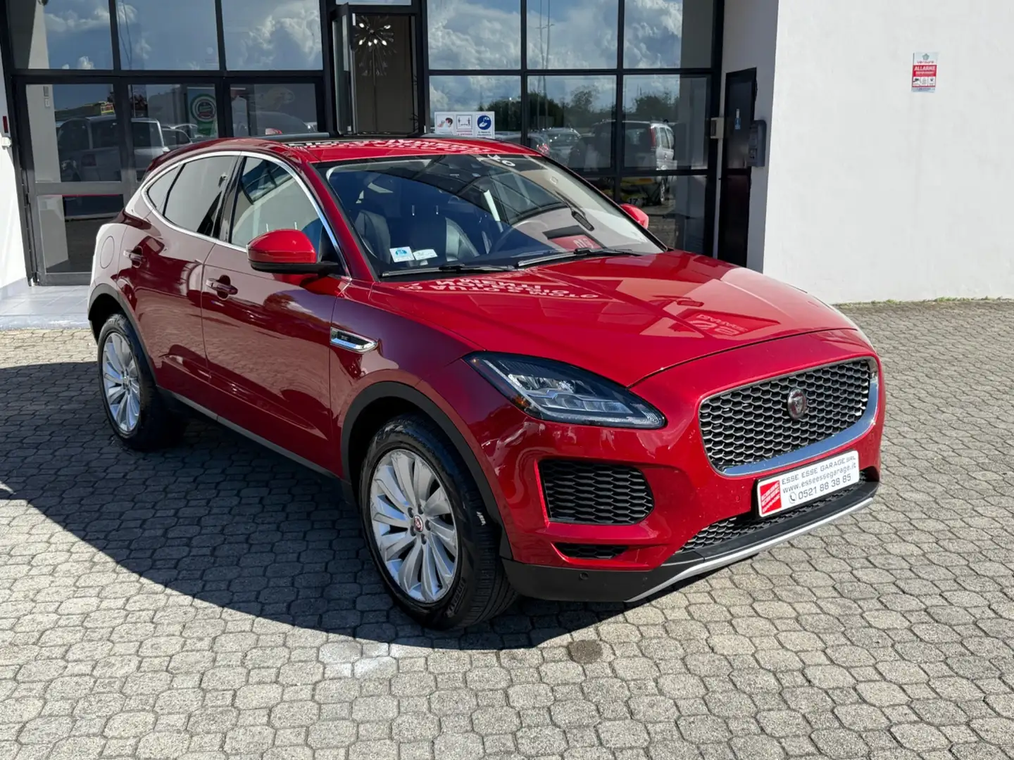 Jaguar E-Pace E-Pace 2.0 249 CV AWD aut. SE Rood - 2