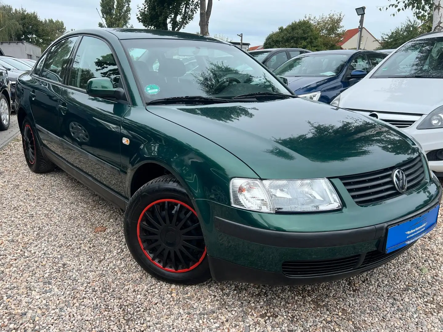 Volkswagen Passat *2.HD*Klima*AllWR*TÜV 05/27 Grün - 1