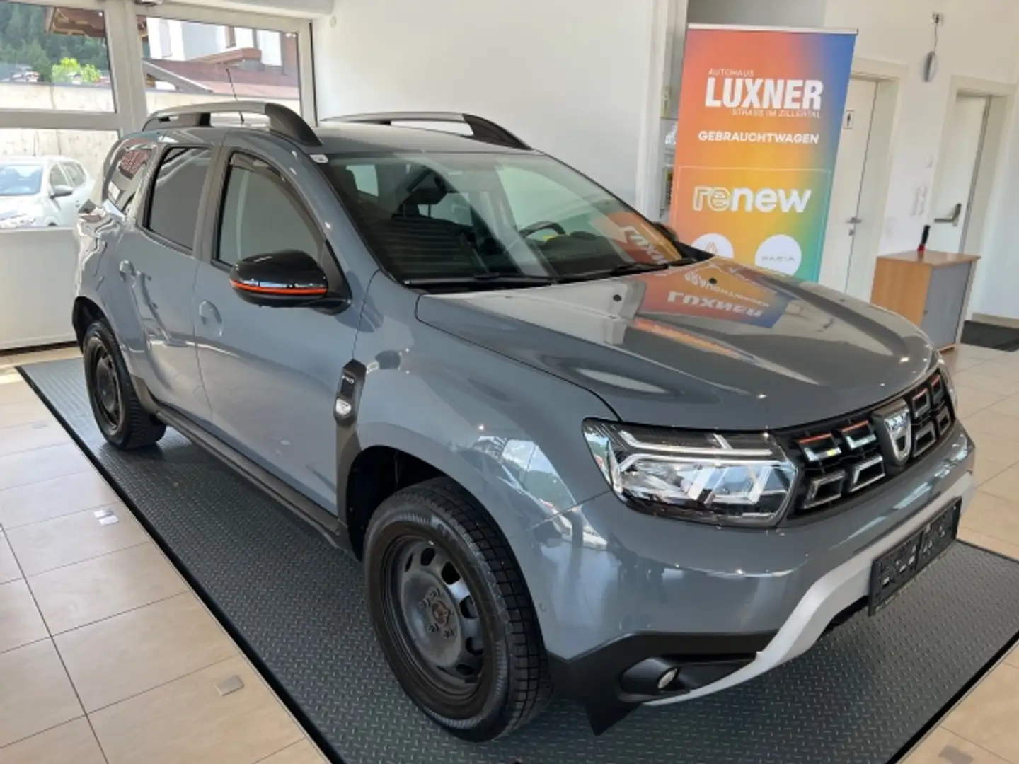 Dacia Duster DusterExtreTCE1504x4 Grau - 1