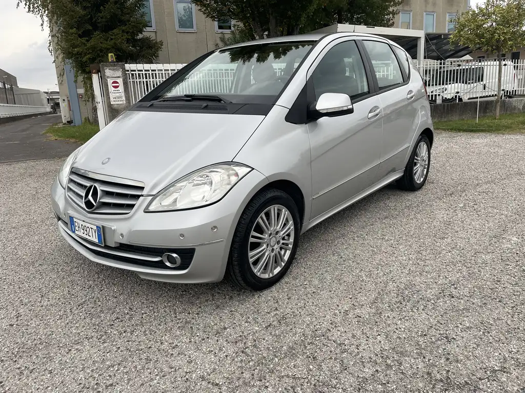 Mercedes-Benz A 180