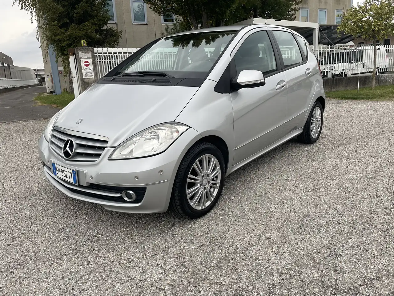 Mercedes-Benz A 180