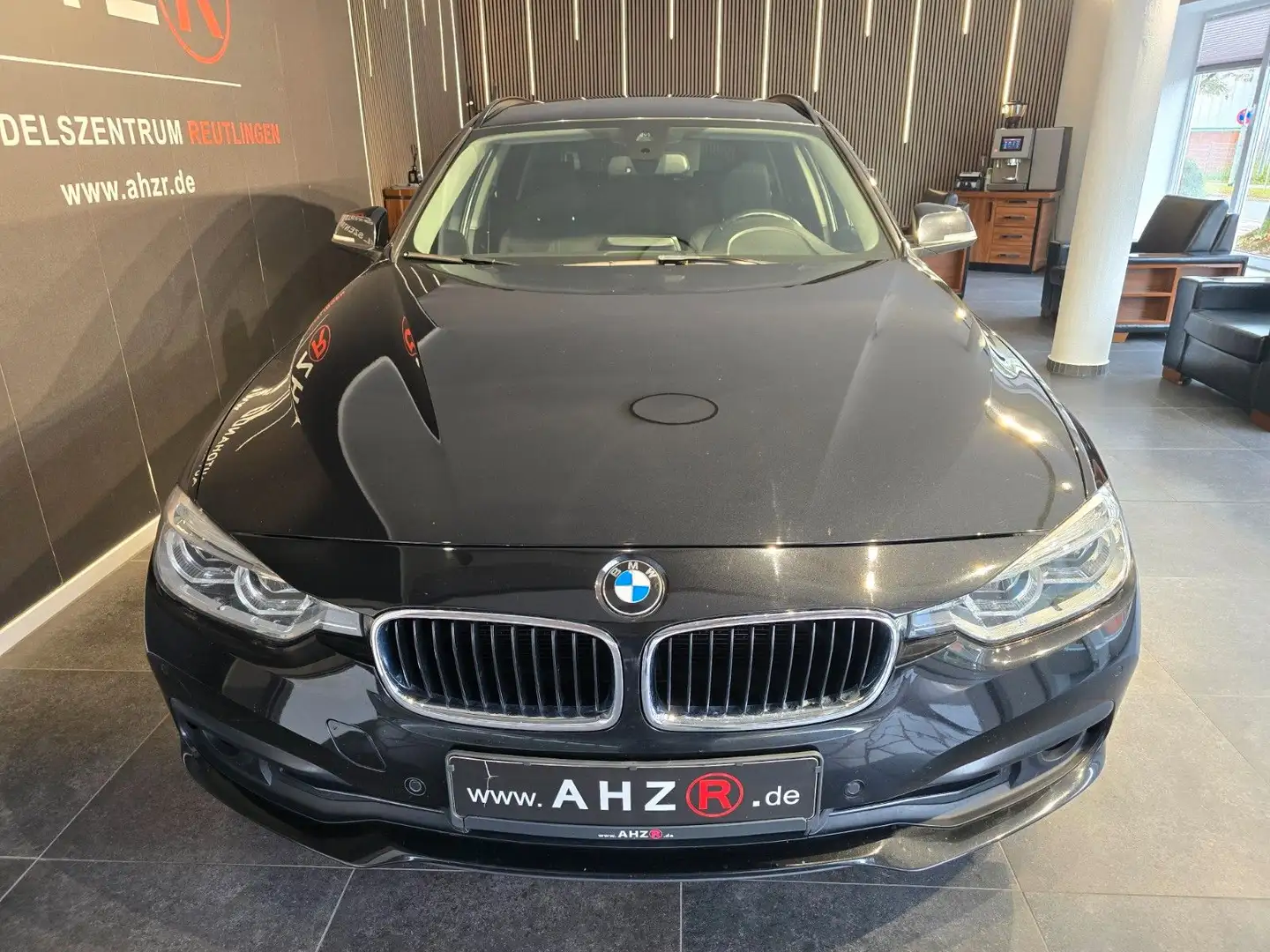 BMW 320 3 Touring 320 d Advantage*NAVI*TEMPO*SHZ*LED Schwarz - 2