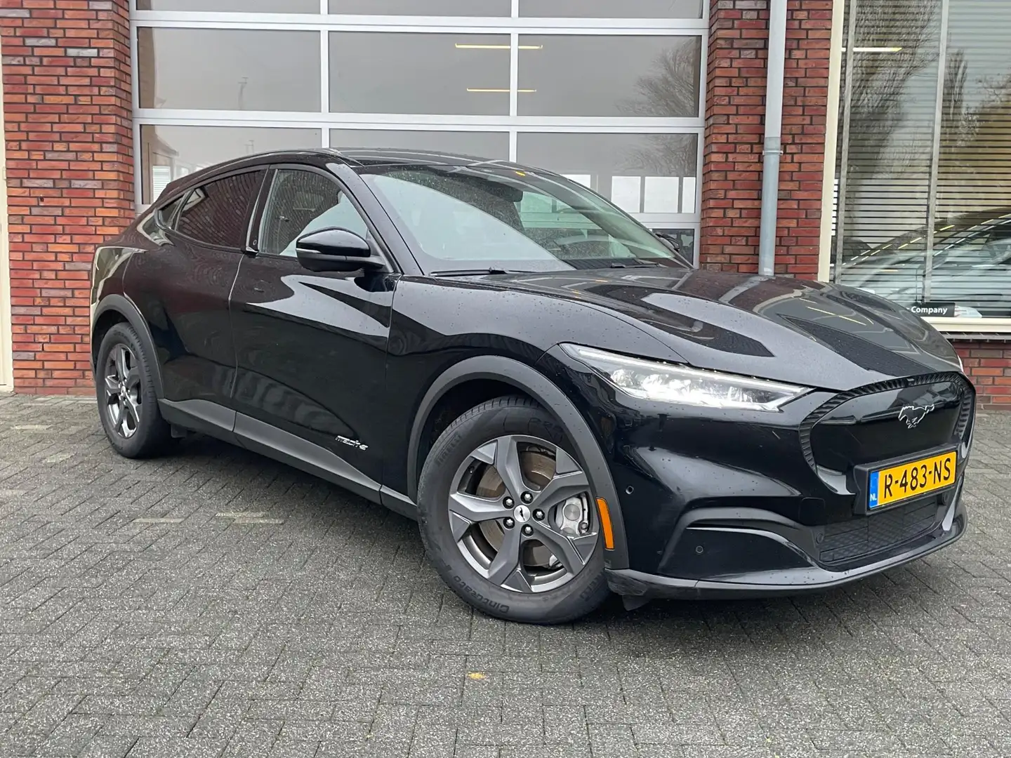 Ford Mustang Mach-E RWD 75 kWh | SOH 85% | Leder | Camera | Incl. BTW Zwart - 2