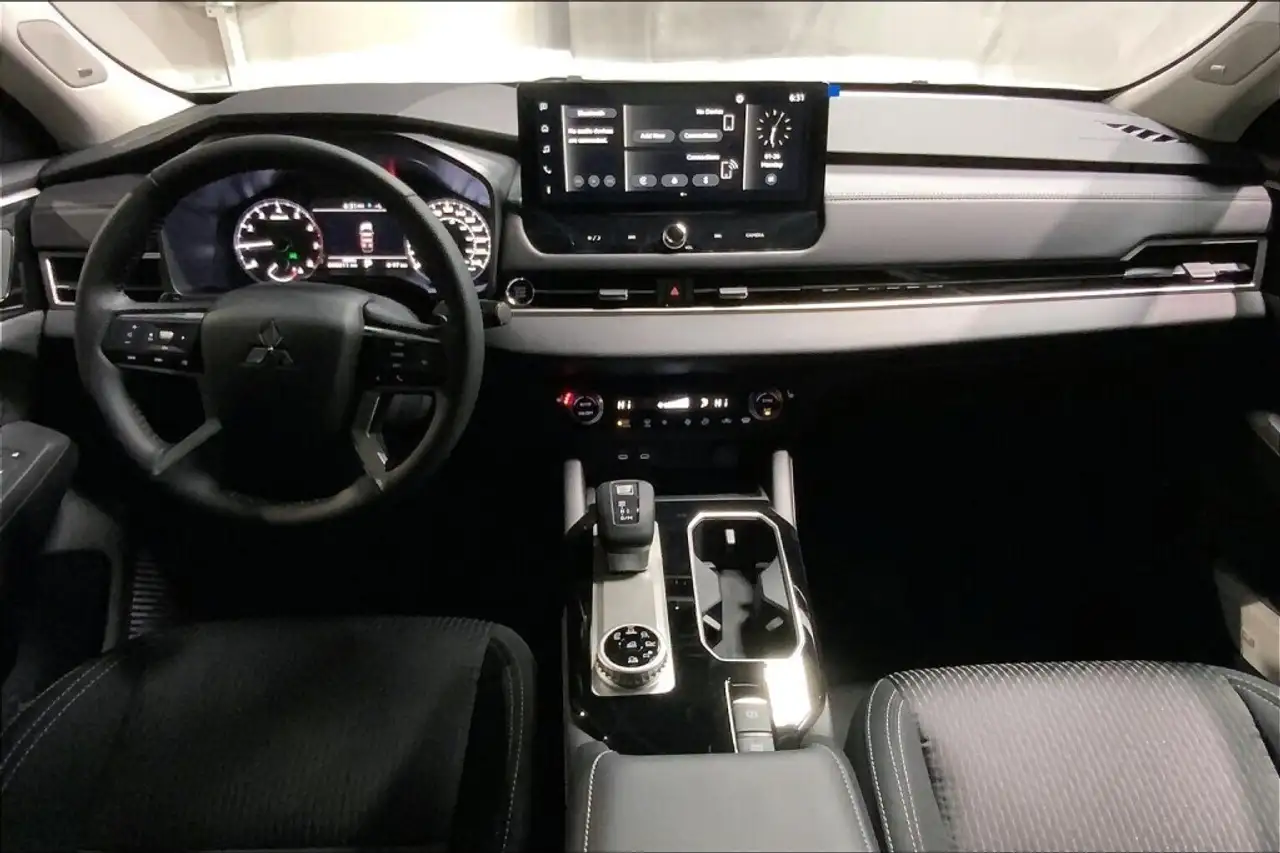 Mitsubishi Outlander снимка Mitsubishi Outlander