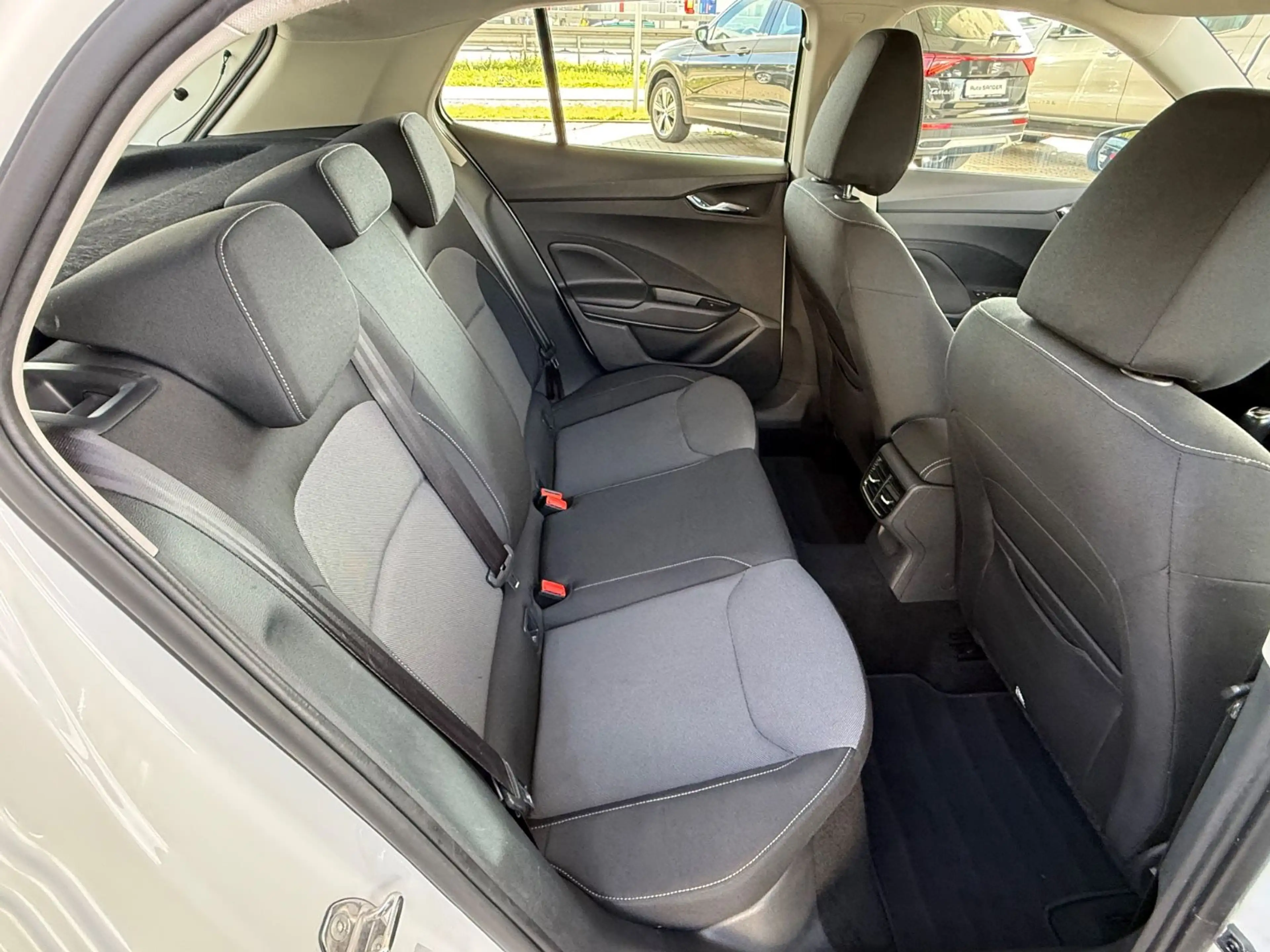 Skoda Fabia Selection LED CARPLAY DAB TEMPOMAT — photo 11