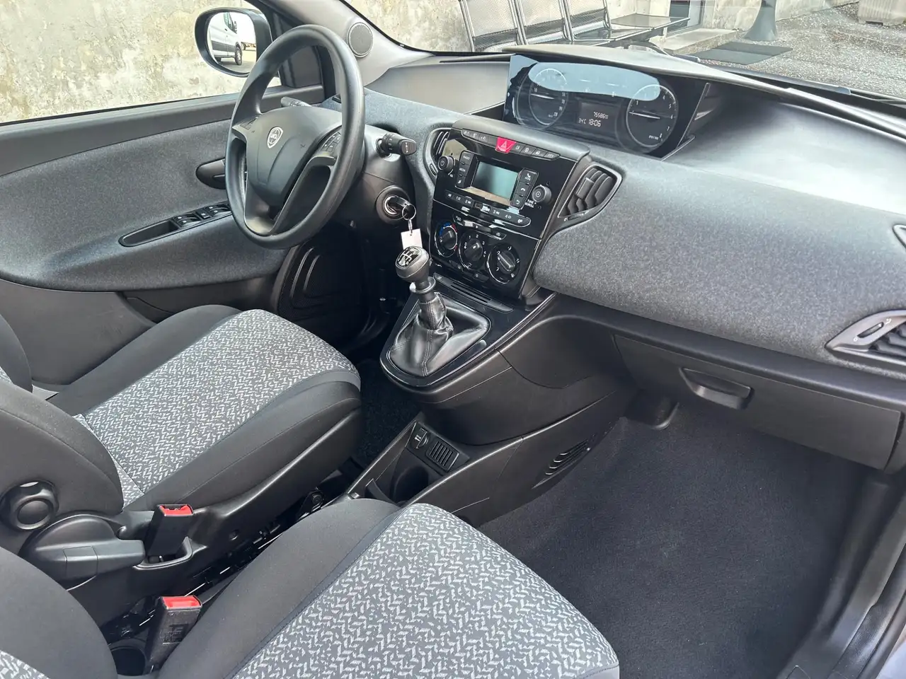 Lancia Ypsilon 2022 — фото 12