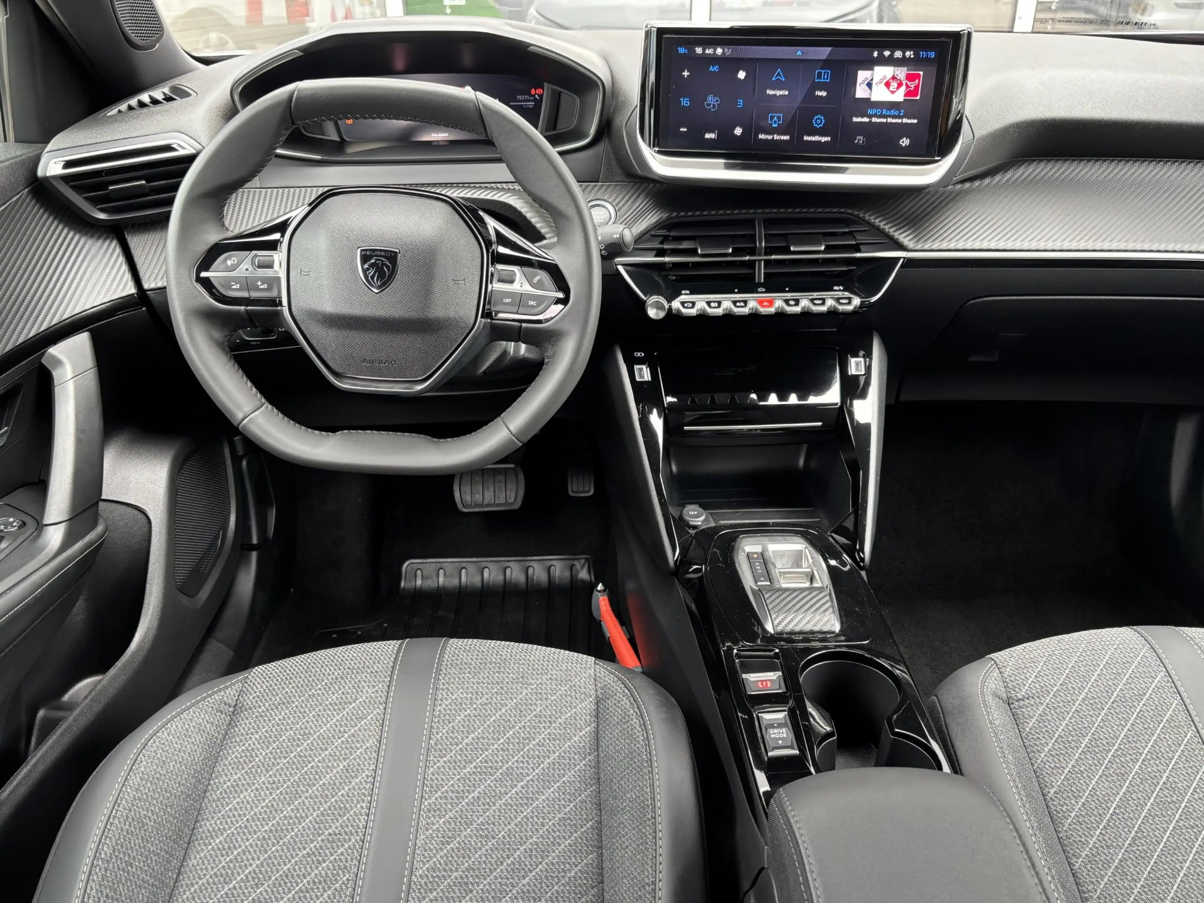 Peugeot e-2008 Allure Avantage 54 kWh | ACCU 97% | 360º Camera | — photo 14