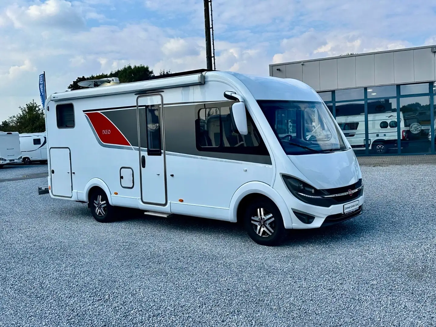 Bürstner Ixeo 690 *Einzelbetten-Hubbett-hyd.Hubstützen* Weiß - 1