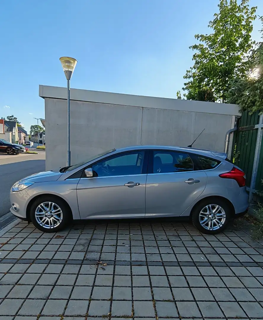 Ford Focus Titanium 1,6 TDCi DPF Silber - 2