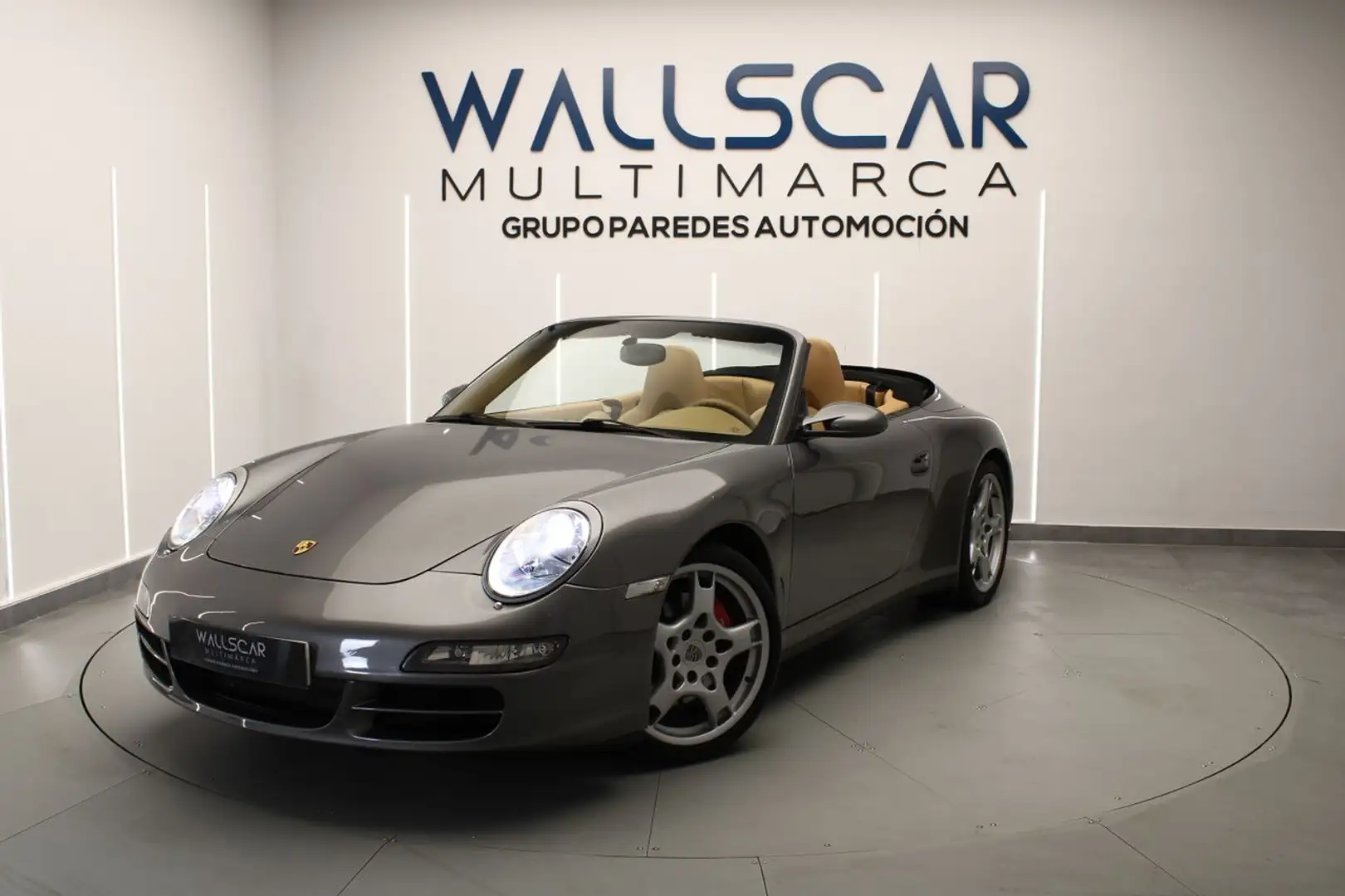 Porsche 991 Carrera 4 Cabriolet PDK Grau - 2