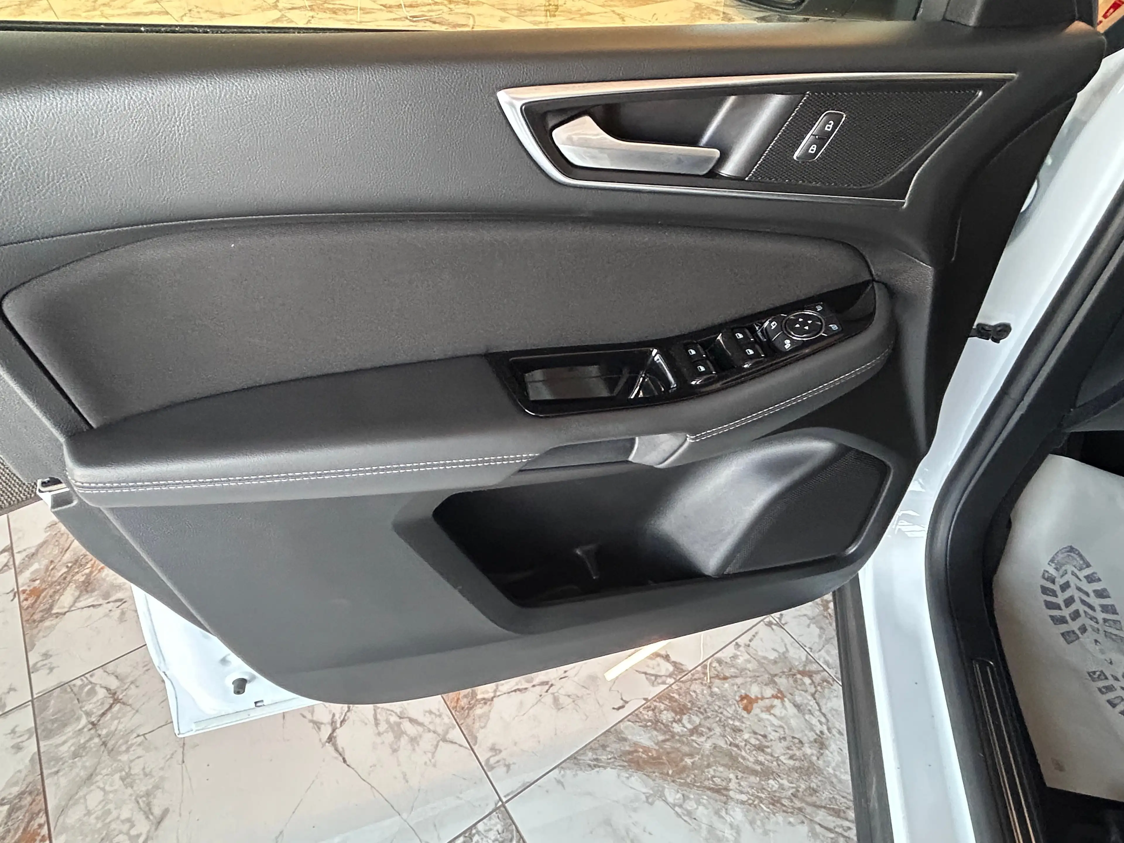 Ford S-Max Titanium AWD — photo 10