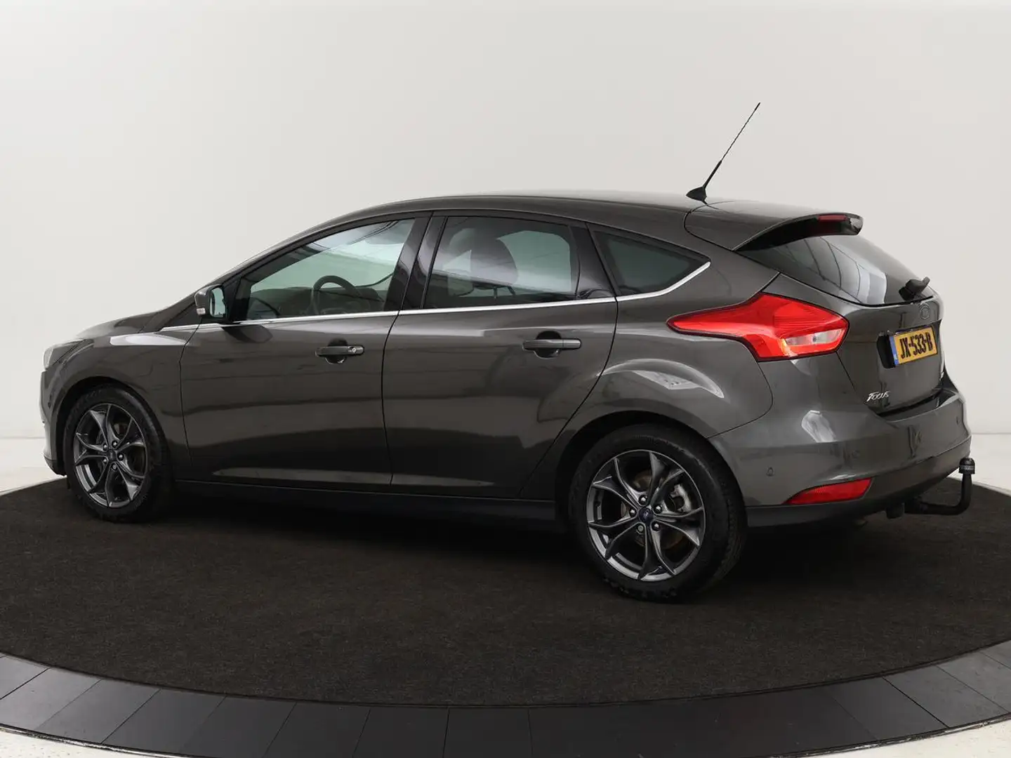 Ford Focus 1.0 Titanium | 84.000km NAP l Stoelverwarming | Cr Grijs - 2