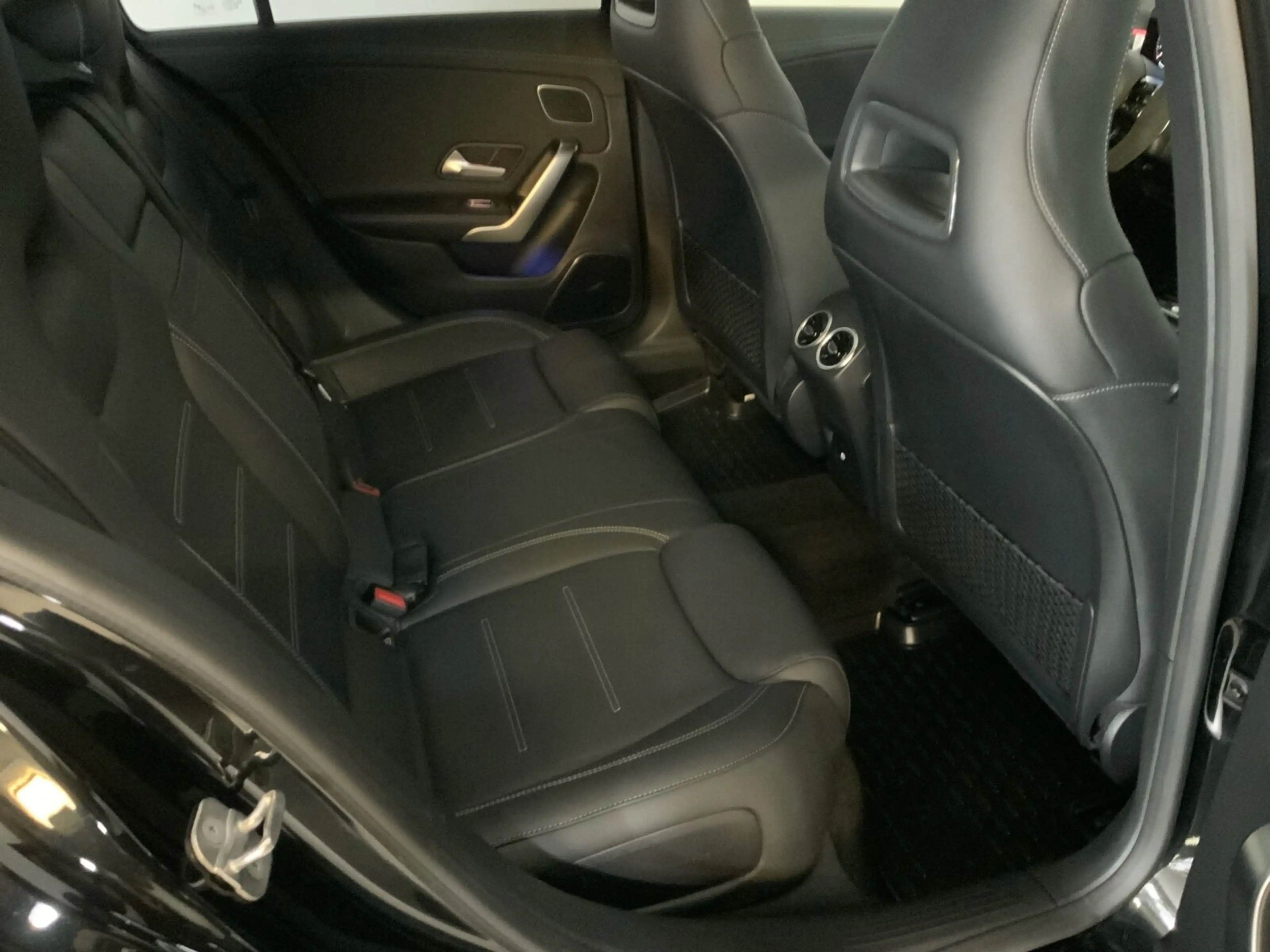 Mercedes-Benz A 45 AMG A 45 S 4M AMG Premium+ DISTRO Pano Leder Keyless — photo 15