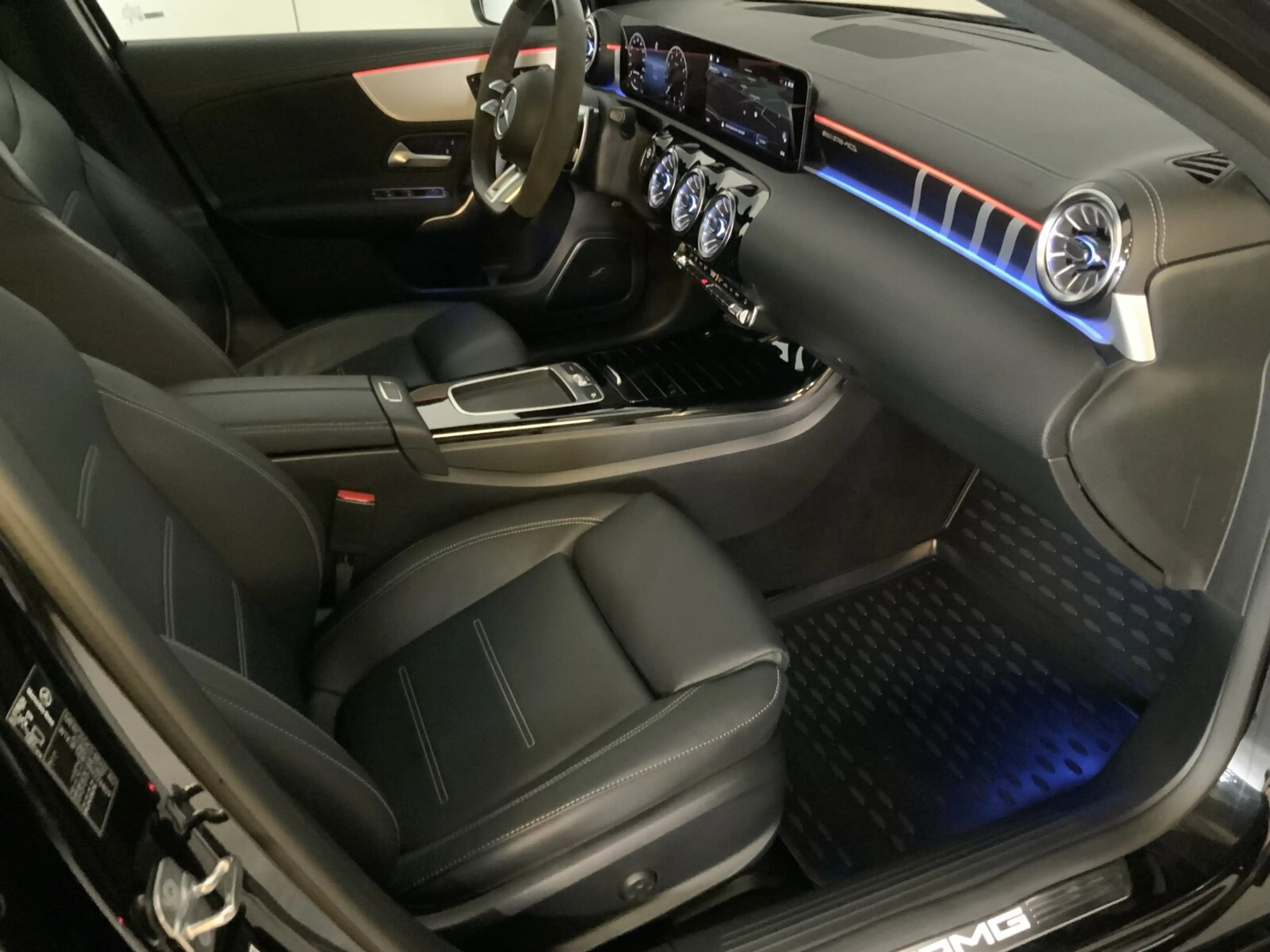 Mercedes-Benz A 45 AMG A 45 S 4M AMG Premium+ DISTRO Pano Leder Keyless — photo 14