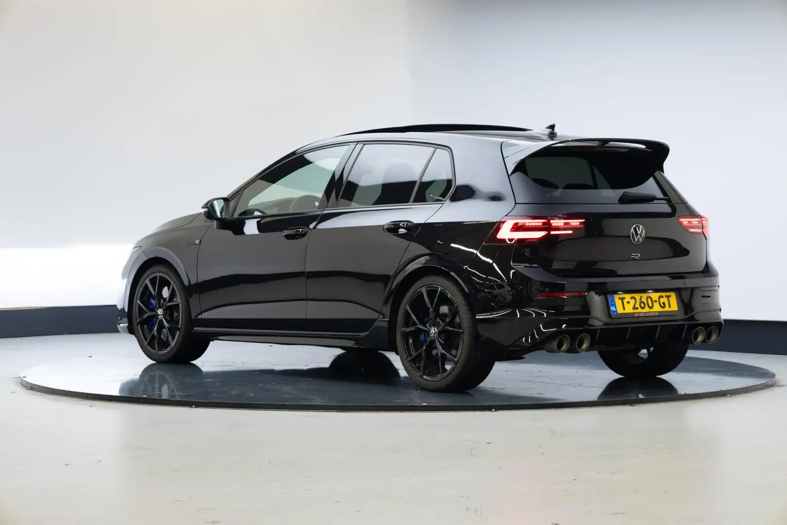 Volkswagen Golf 2.0 TSI R 4Motion | Leder | Panorama | Performance Zwart - 2