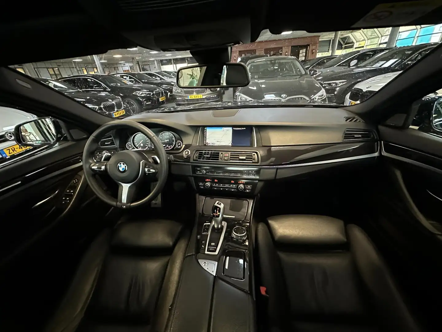 BMW 520 5-serie Touring 520i High Executive/M-PAKKET/2E EI Noir - 2