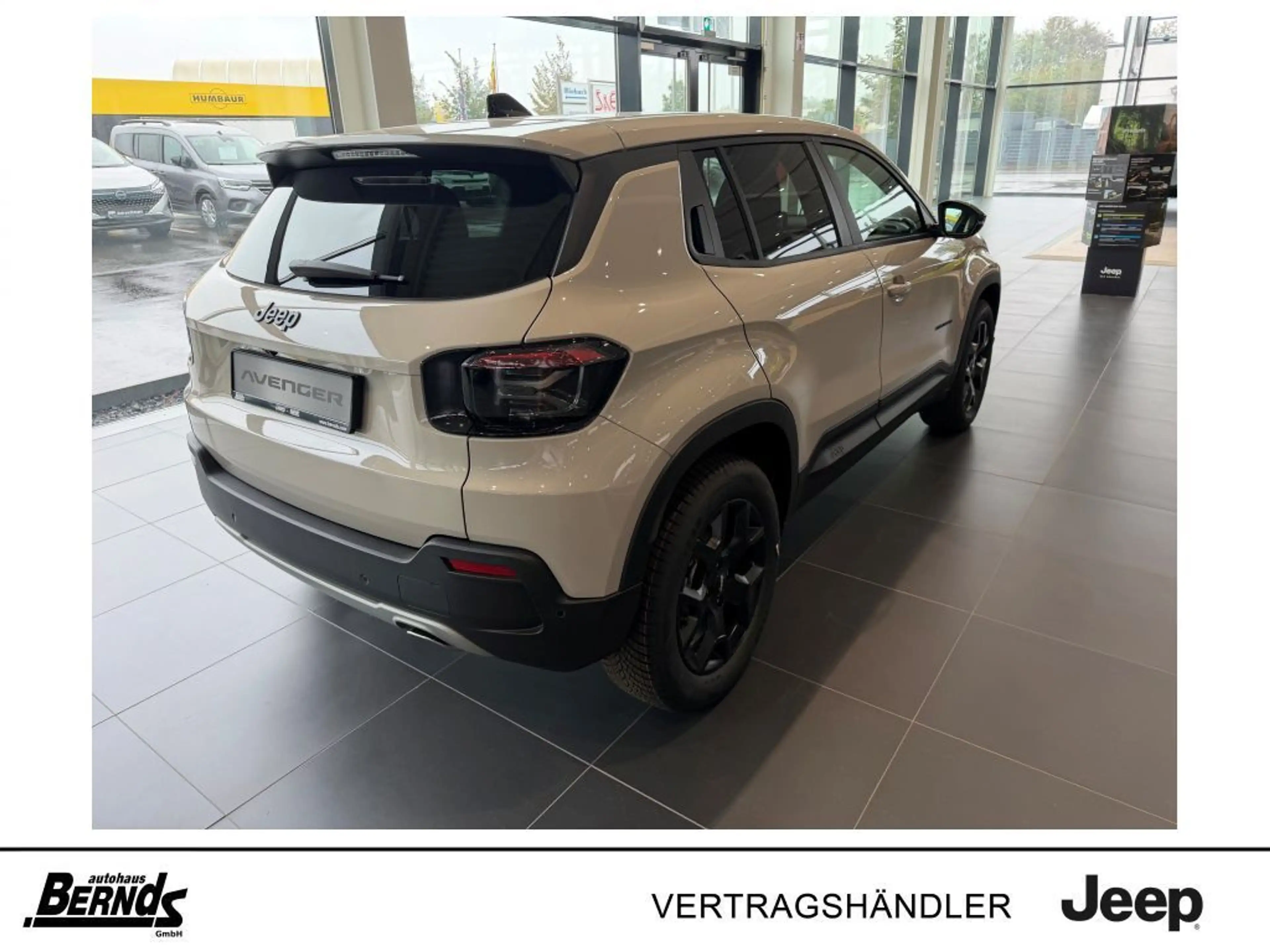 Jeep Avenger 1.2 T3 48V e-Hybrid Automatik Black Edition (FH1) — photo 8