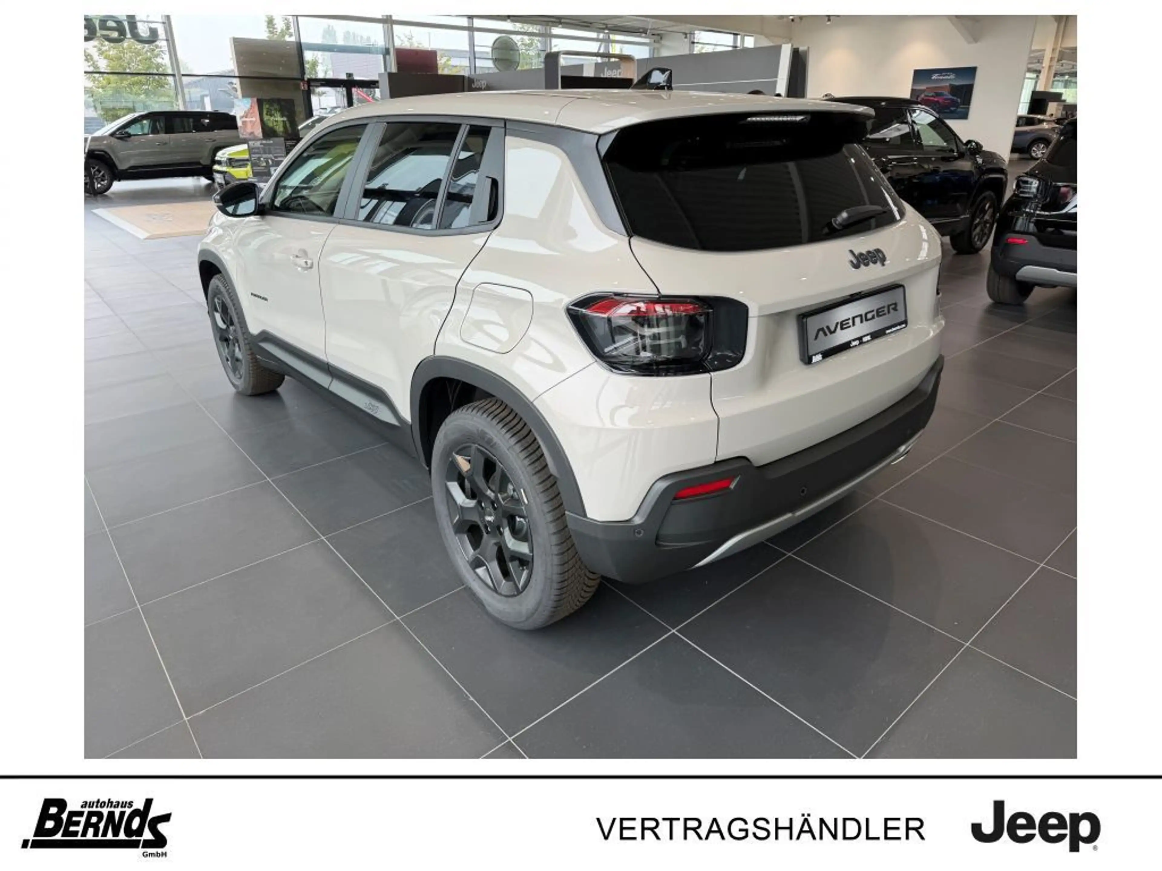 Jeep Avenger 1.2 T3 48V e-Hybrid Automatik Black Edition (FH1) — photo 5