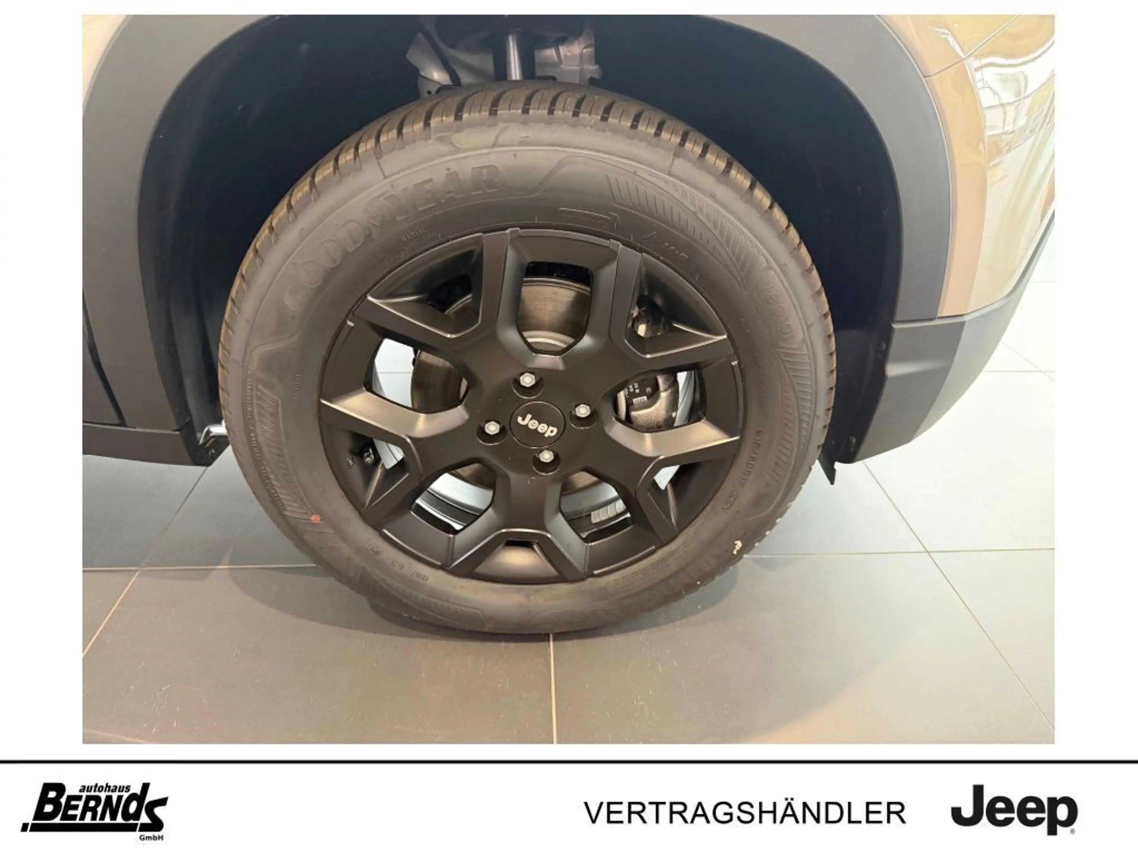 Jeep Avenger 1.2 T3 48V e-Hybrid Automatik Black Edition (FH1) — photo 10