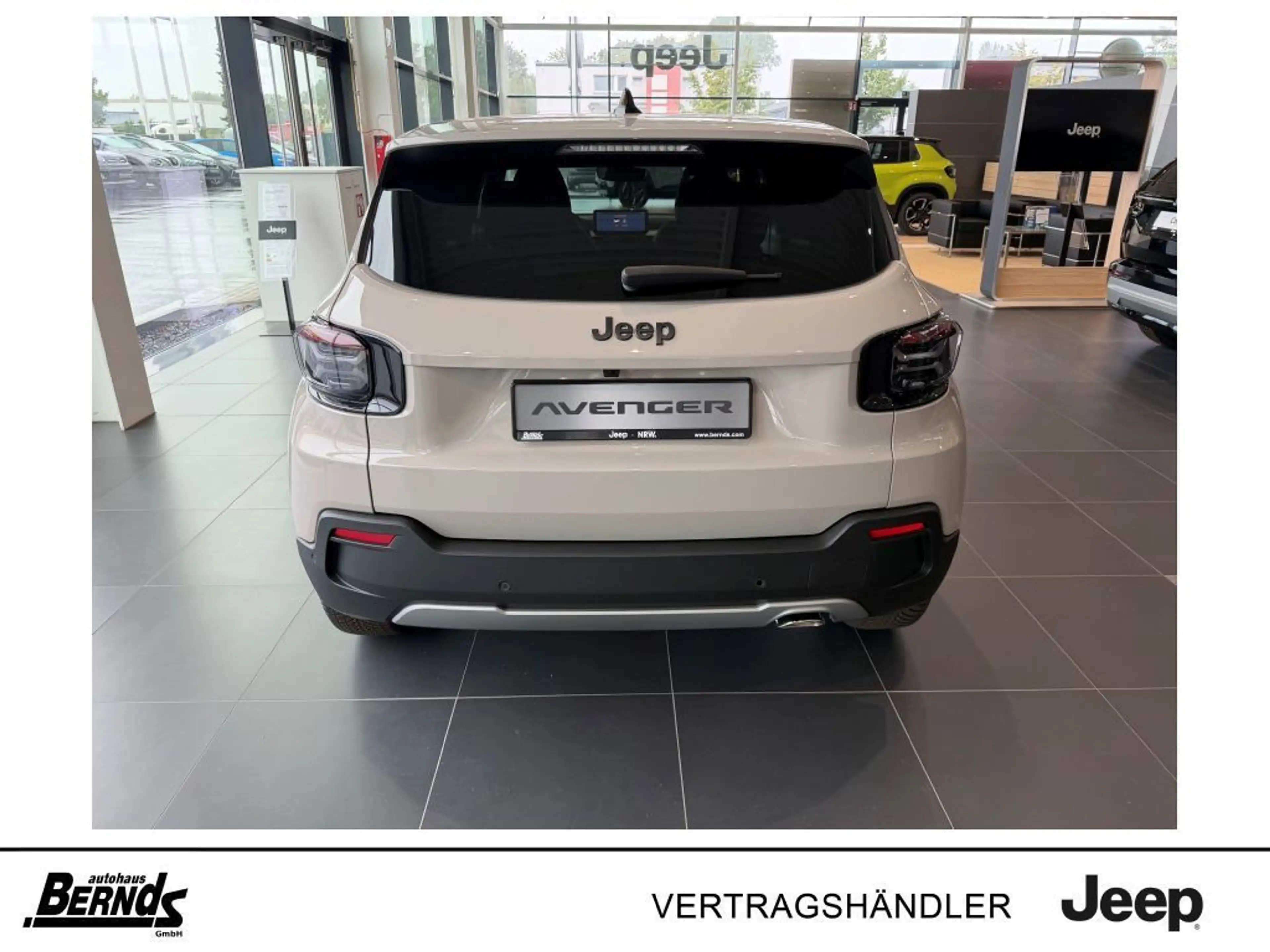 Jeep Avenger 1.2 T3 48V e-Hybrid Automatik Black Edition (FH1) — photo 6