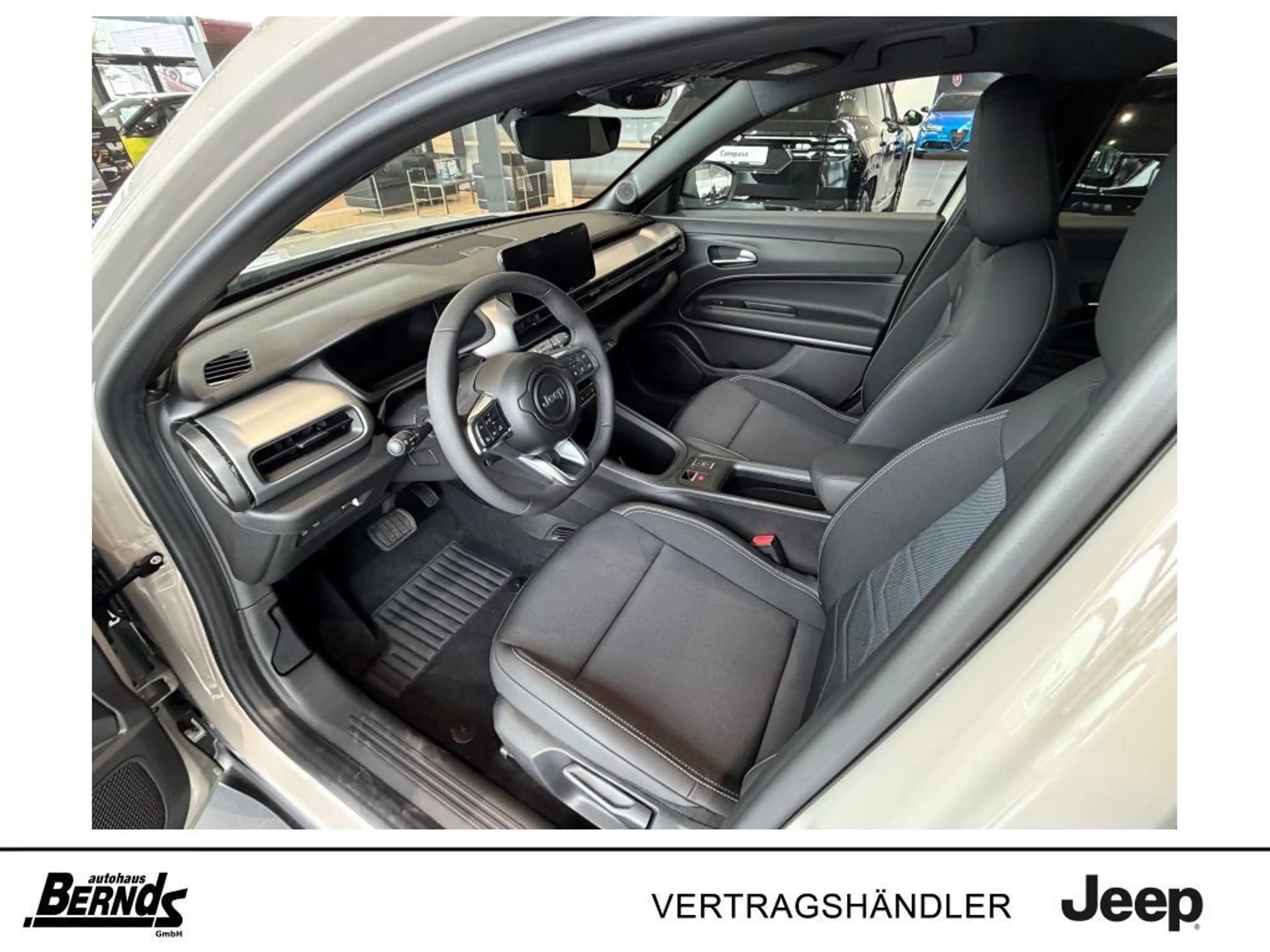 Jeep Avenger 1.2 T3 48V e-Hybrid Automatik Black Edition (FH1) — photo 3