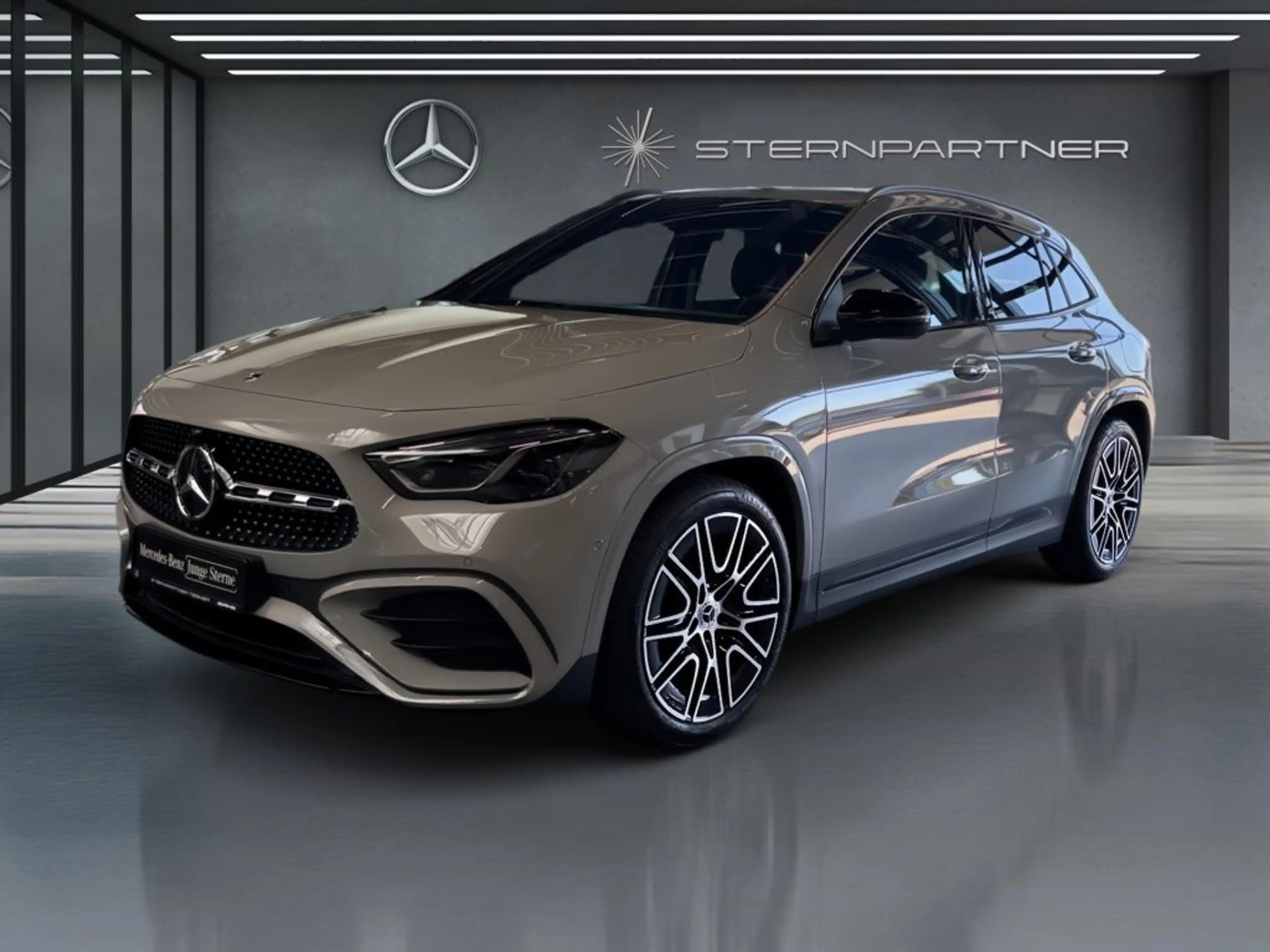 Mercedes-Benz GLA 180 AMG Night+MBEAM+AMBIE+TOTWI.+CARP+AHK