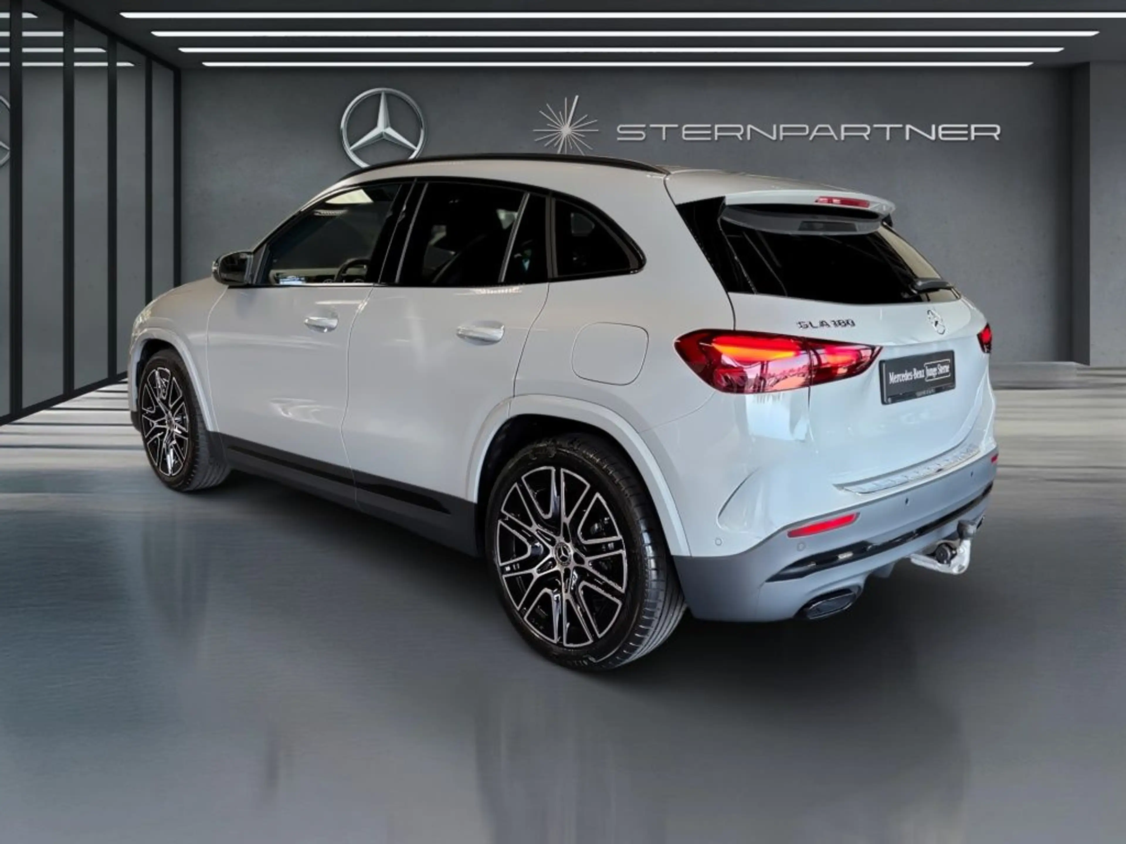 Mercedes-Benz GLA 180 AMG Night+MBEAM+AMBIE+TOTWI.+CARP+AHK — photo 7