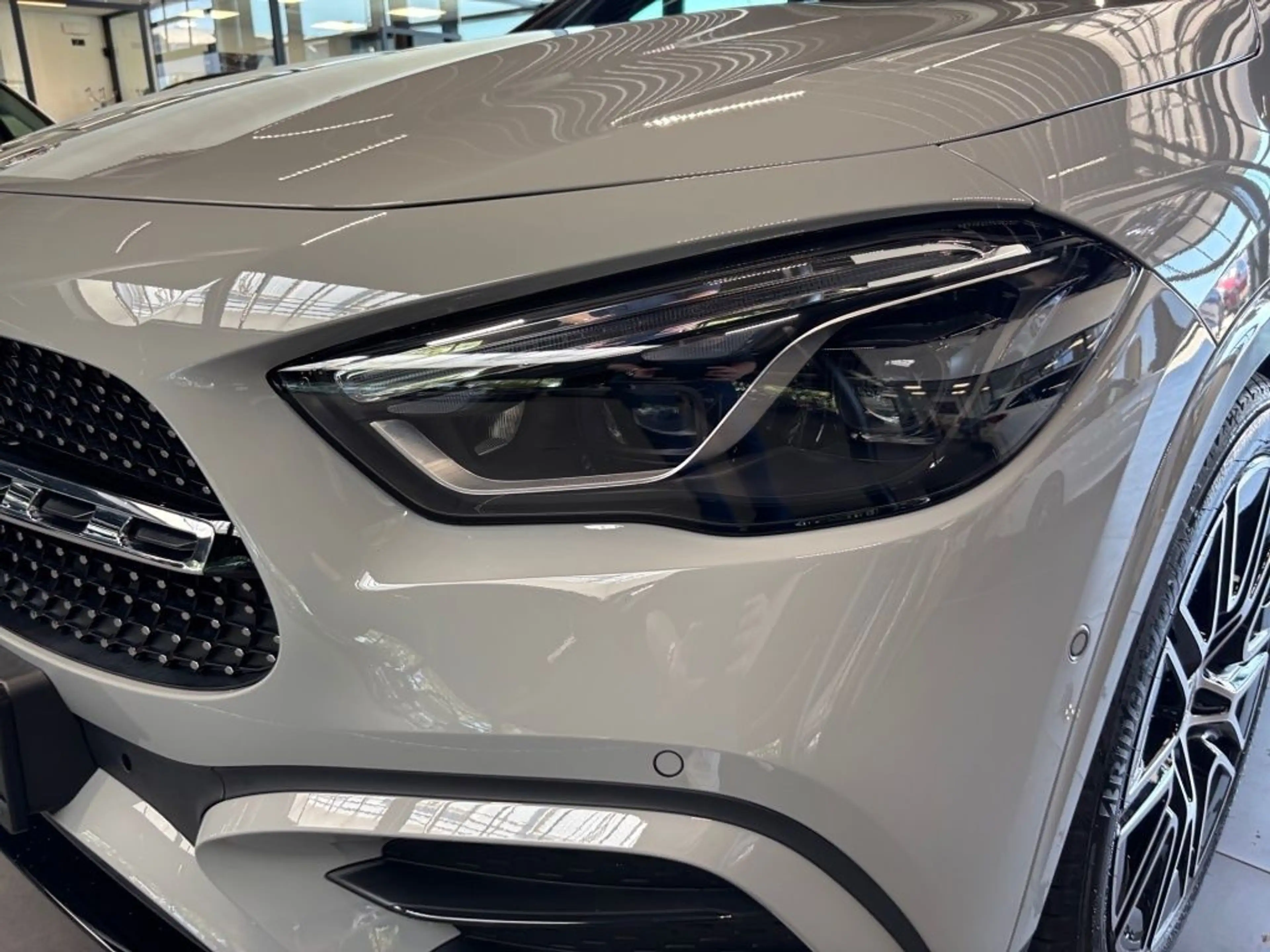 Mercedes-Benz GLA 180 AMG Night+MBEAM+AMBIE+TOTWI.+CARP+AHK — photo 2
